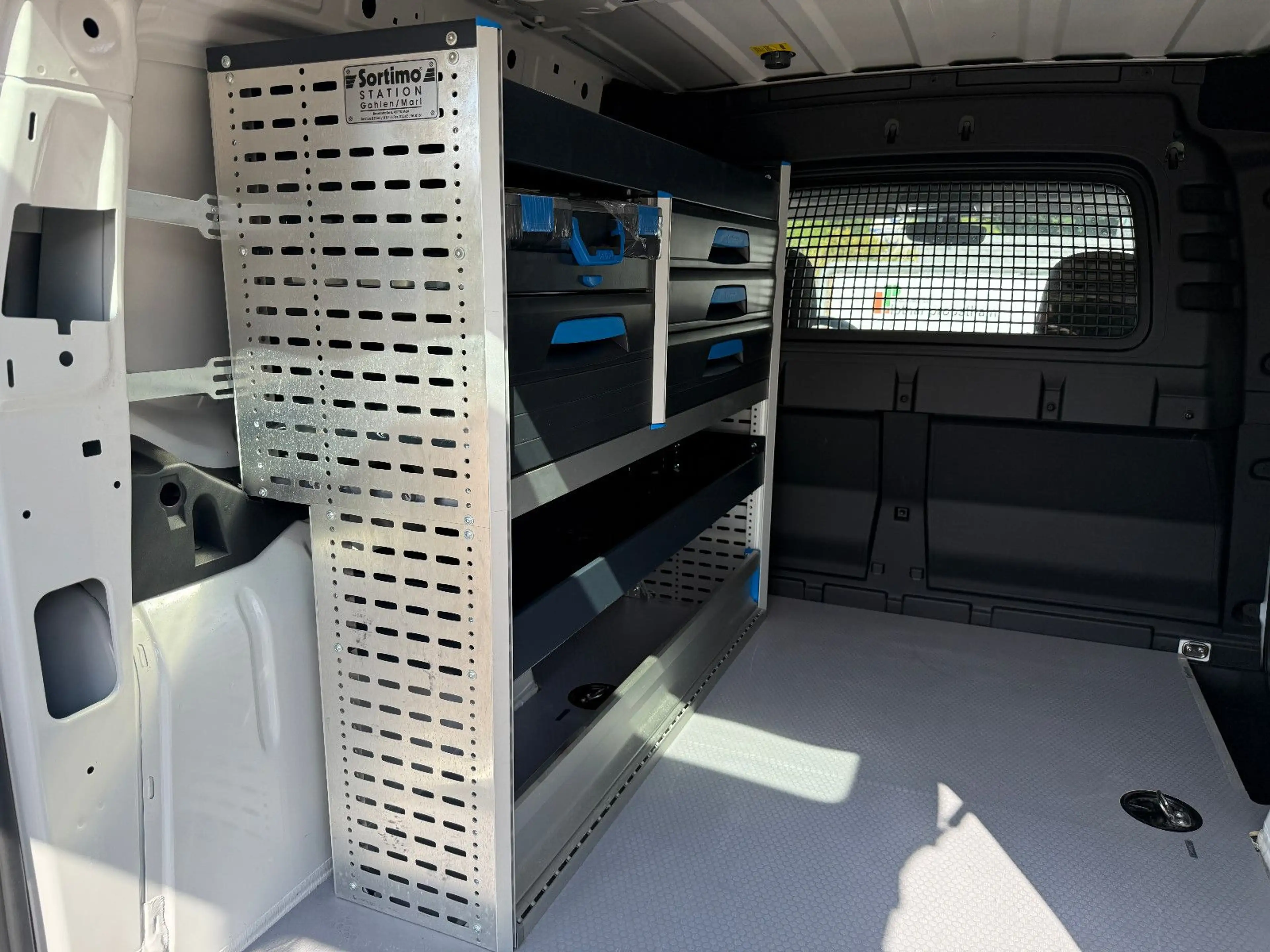 Volkswagen Caddy Cargo + 1. Hand + Sortimo + Navi + — photo 2