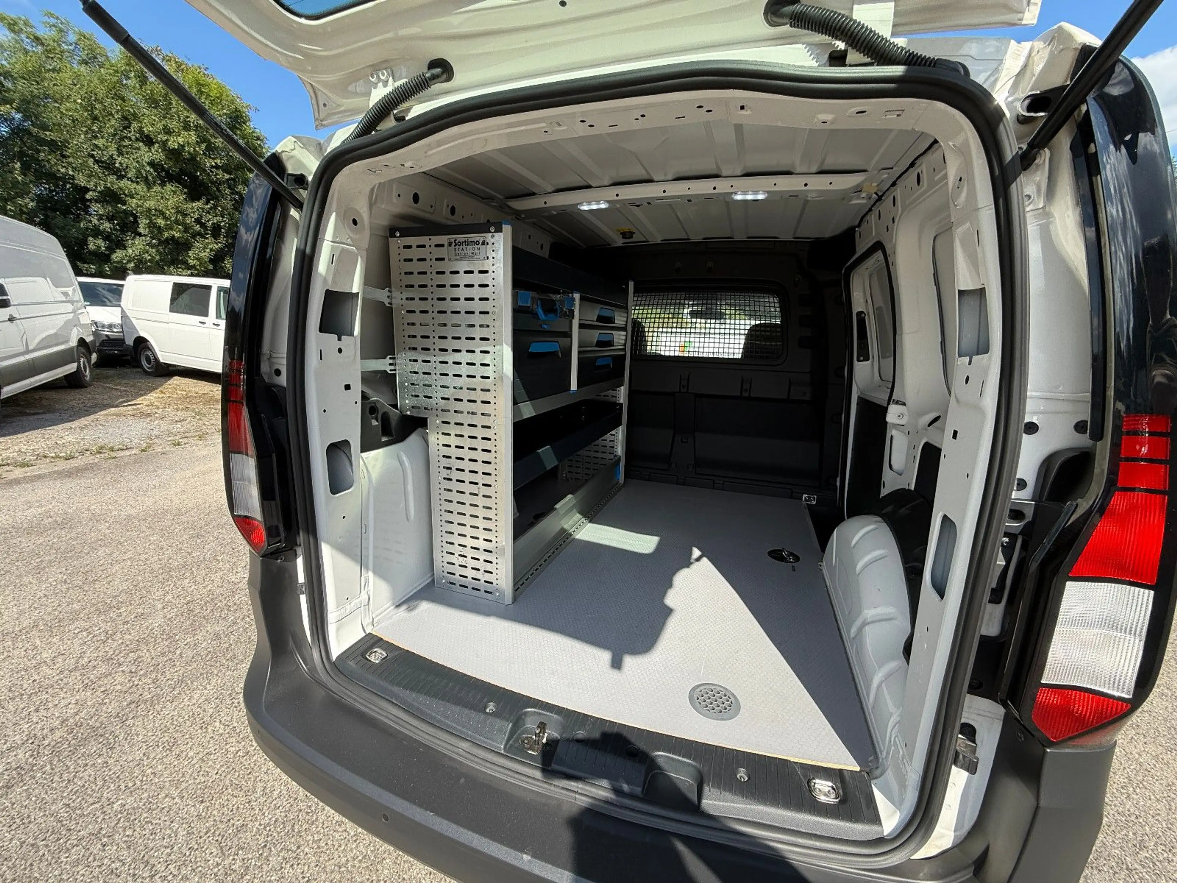 Volkswagen Caddy Cargo + 1. Hand + Sortimo + Navi + — photo 3