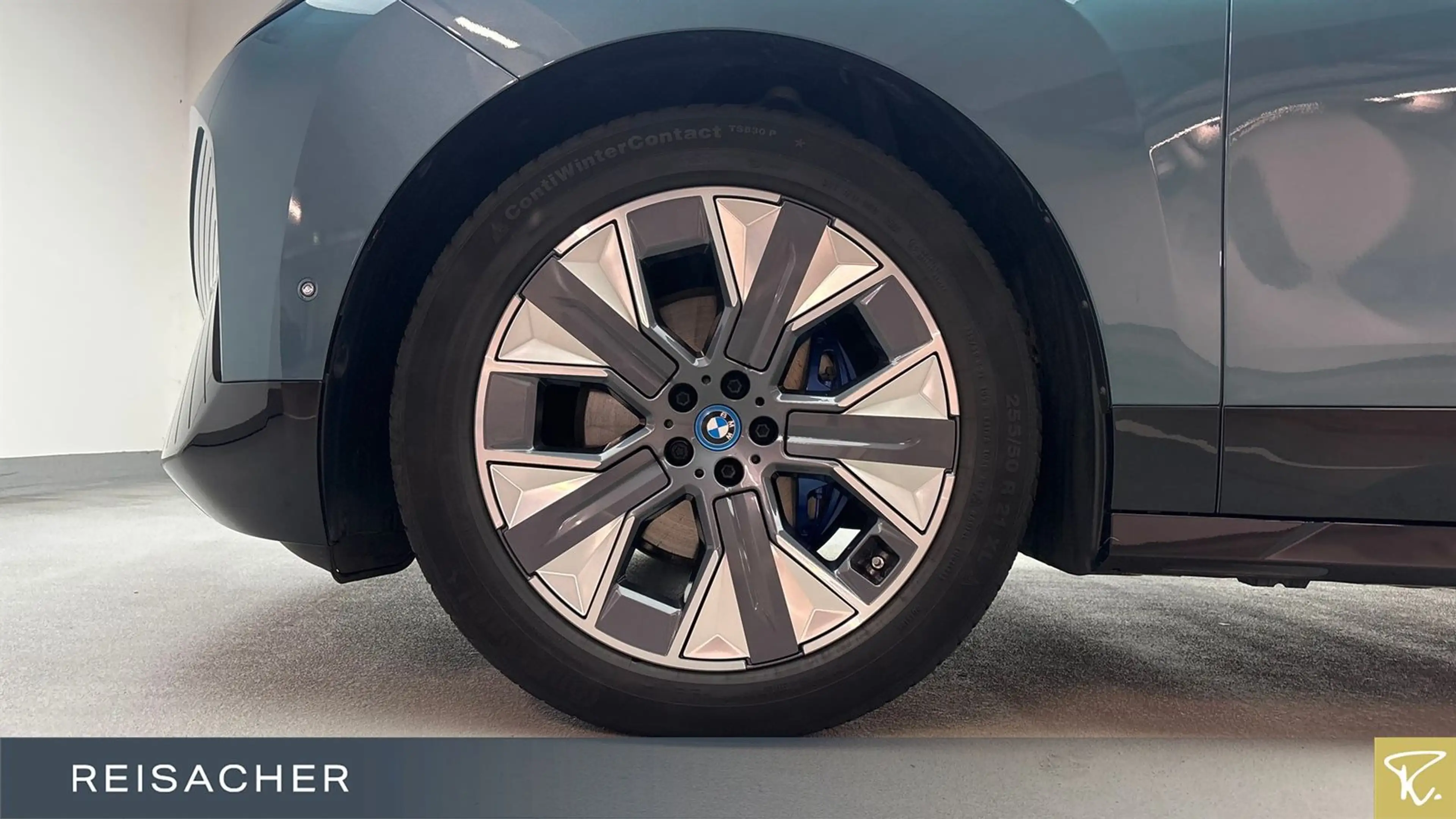 BMW iX A xDrive40 Sport ACC RFK AHK Laser LCProf — photo 3