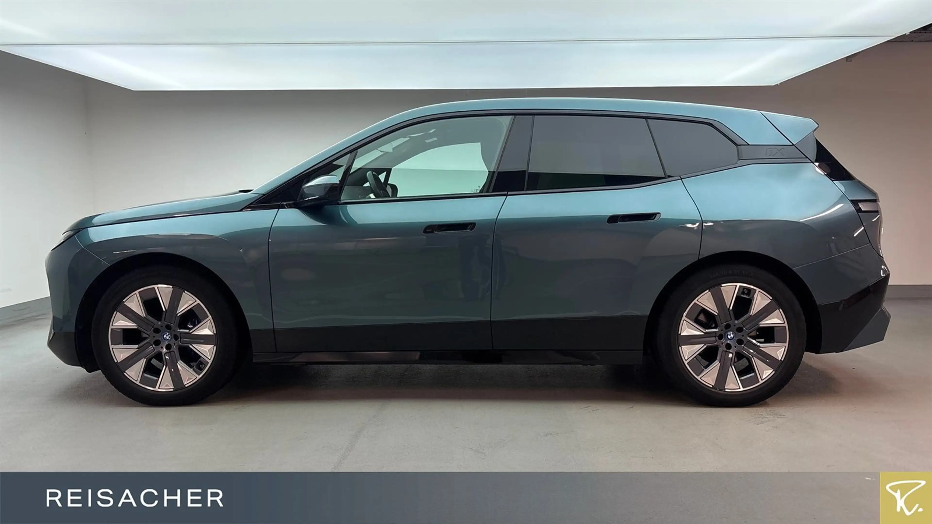 BMW iX A xDrive40 Sport ACC RFK AHK Laser LCProf — photo 8