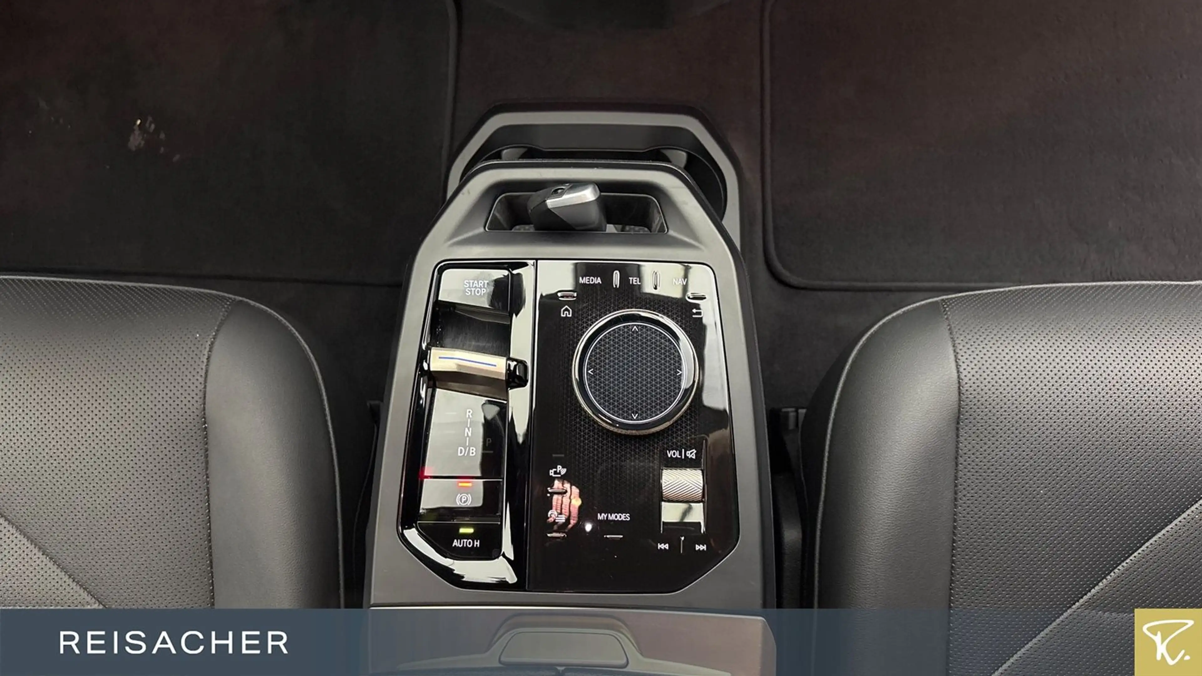BMW iX A xDrive40 Sport ACC RFK AHK Laser LCProf — photo 10