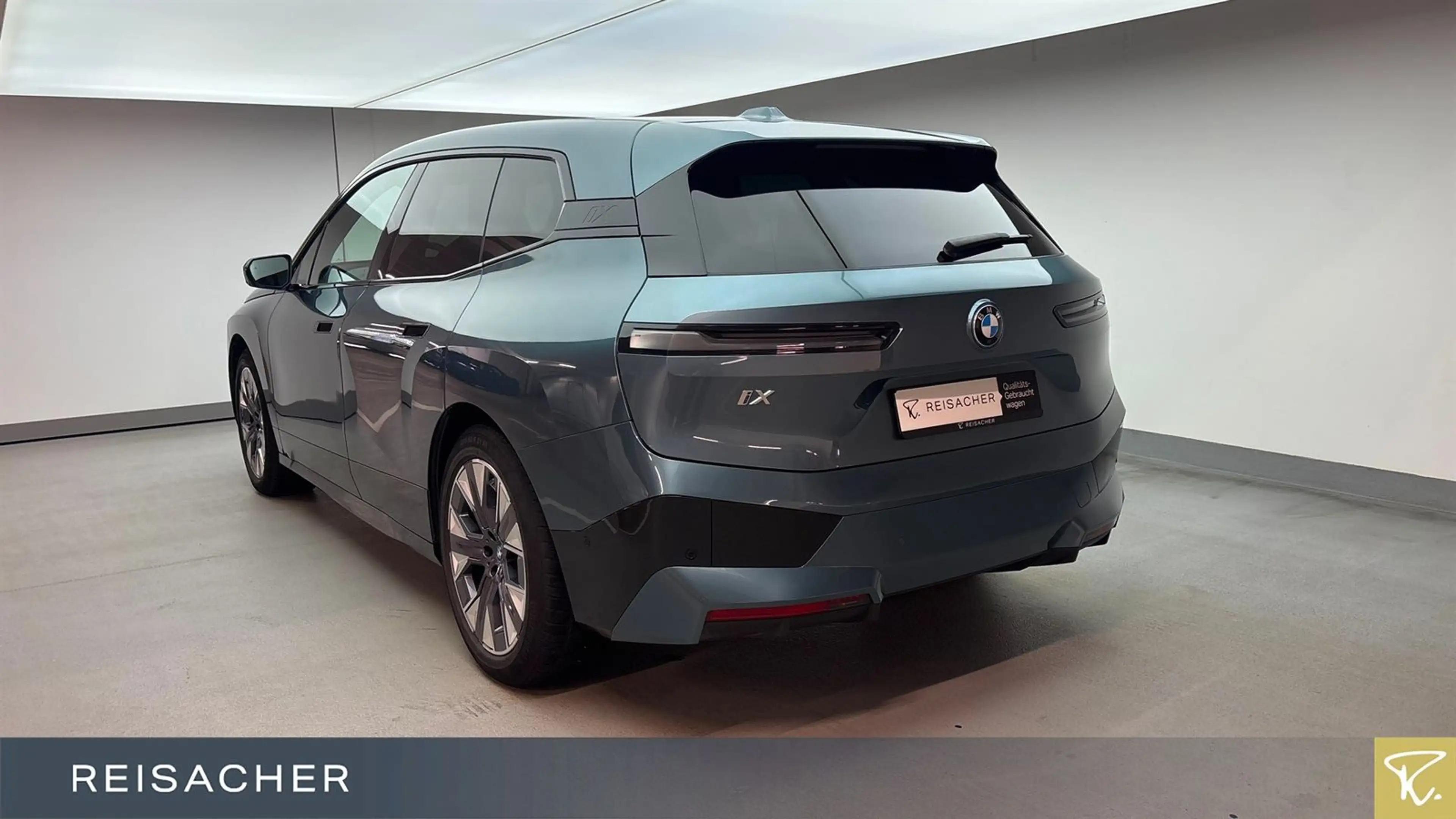 BMW iX A xDrive40 Sport ACC RFK AHK Laser LCProf — photo 2