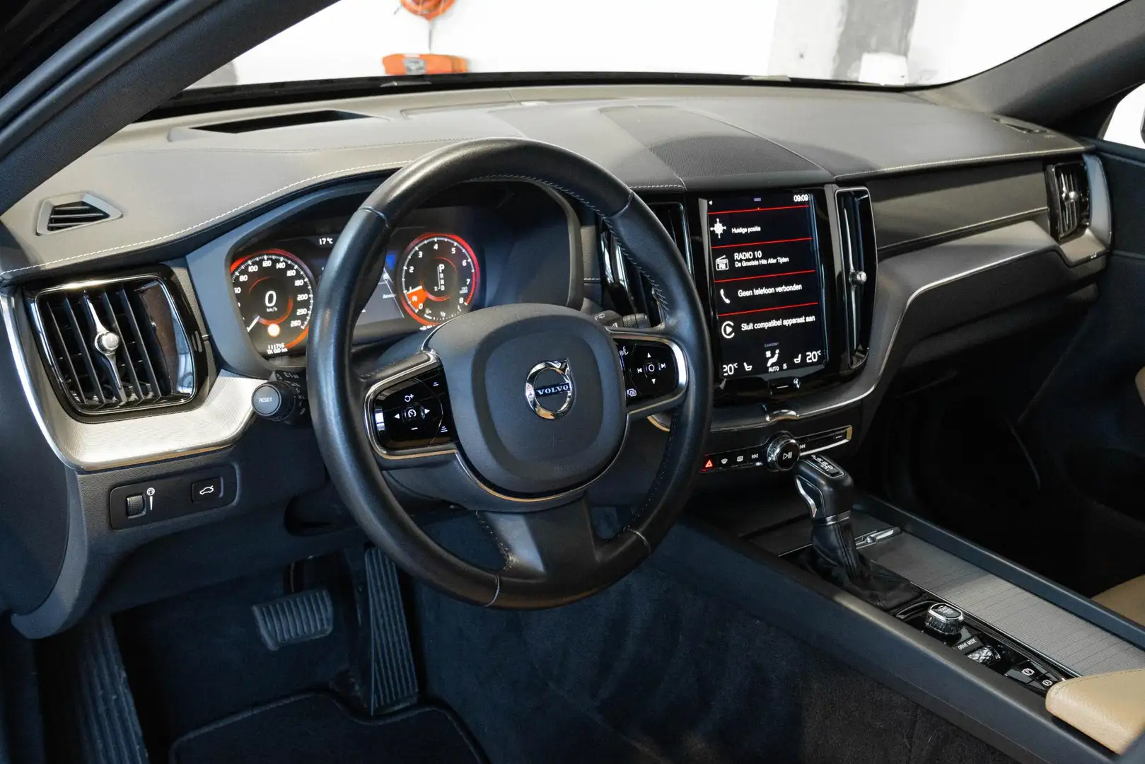 Volvo XC60 T4 Inscription | Dealeronderhouden | Adaptive Crui Schwarz - 2