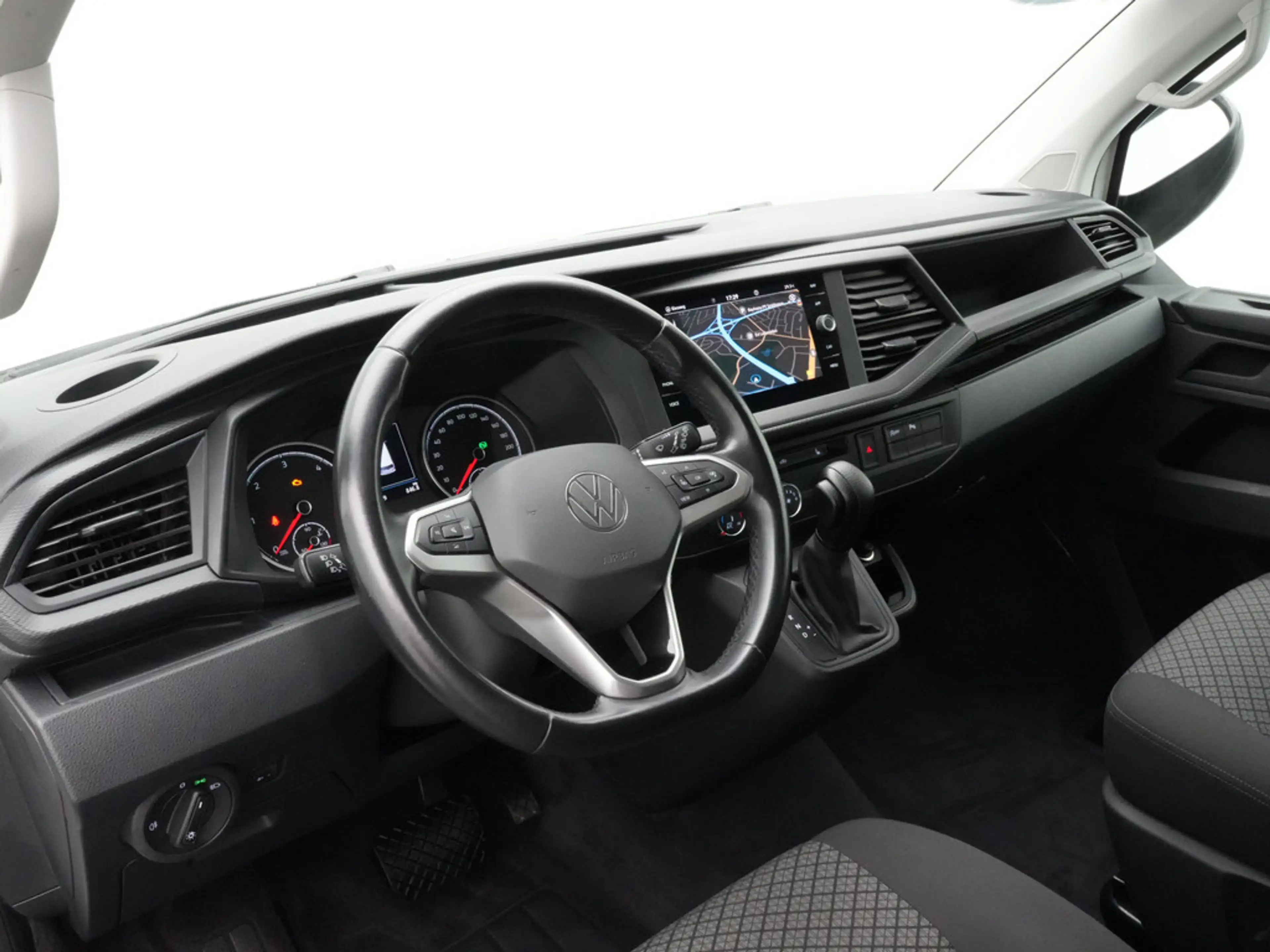 Volkswagen T6.1 Multivan Family DSG 7-SITZER NAVI KAM SH — photo 4