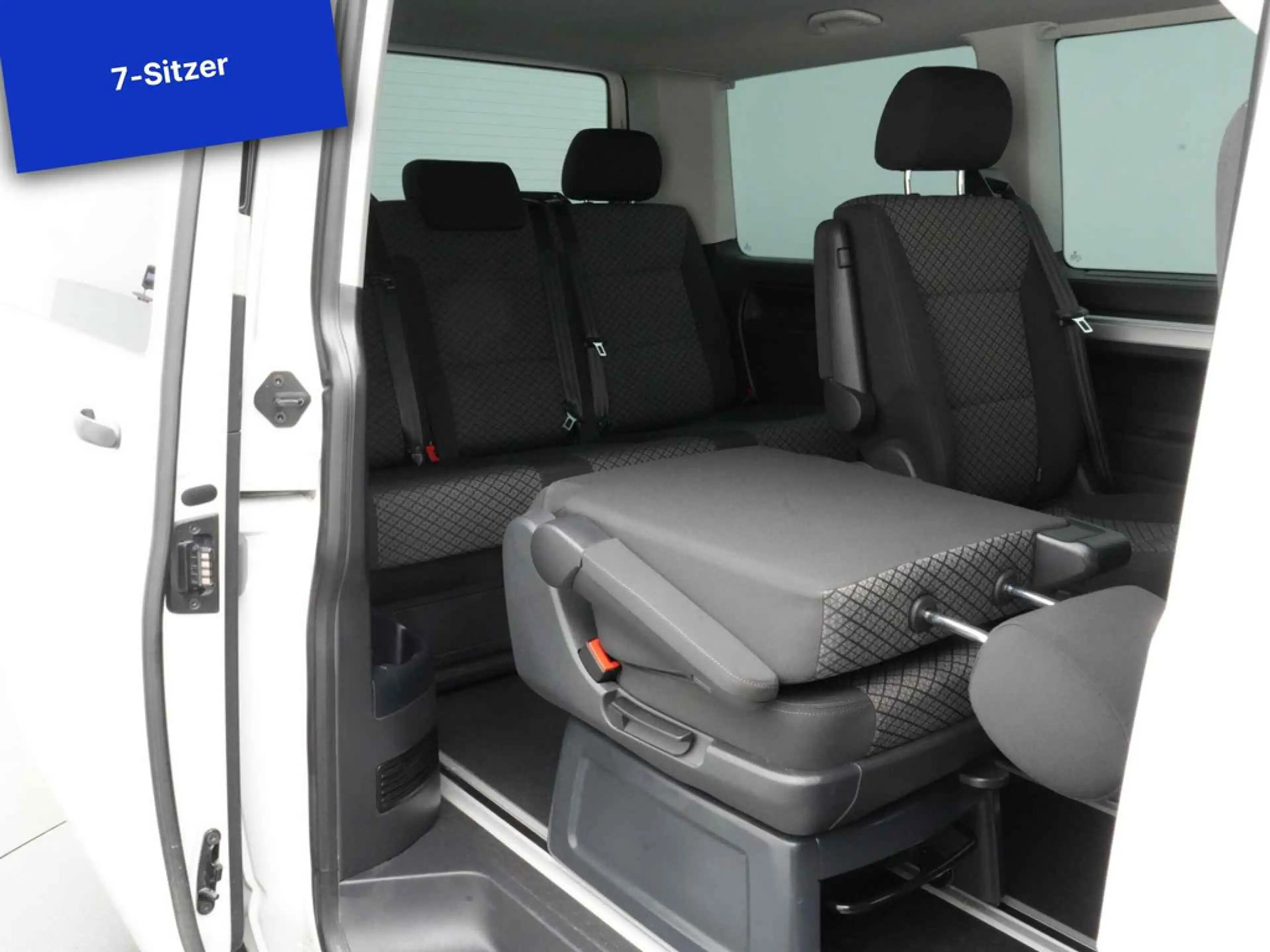 Volkswagen T6.1 Multivan Family DSG 7-SITZER NAVI KAM SH — photo 12