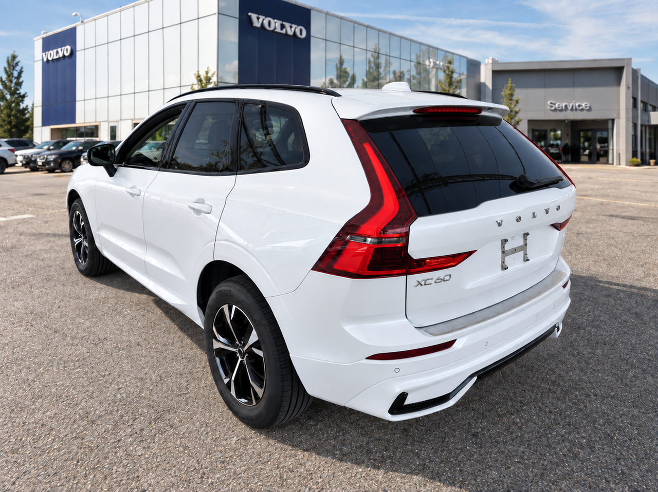 2026 Volvo XC60 B5 AWD Core Dark Theme MHEV | CarPlay / Android Au — снимка 1