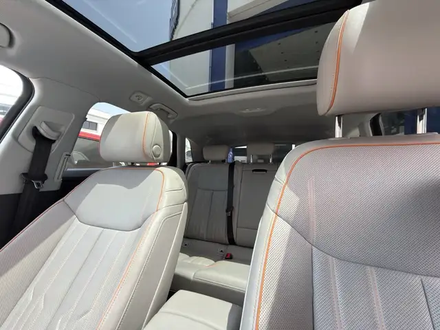 Audi E-Tron view 12