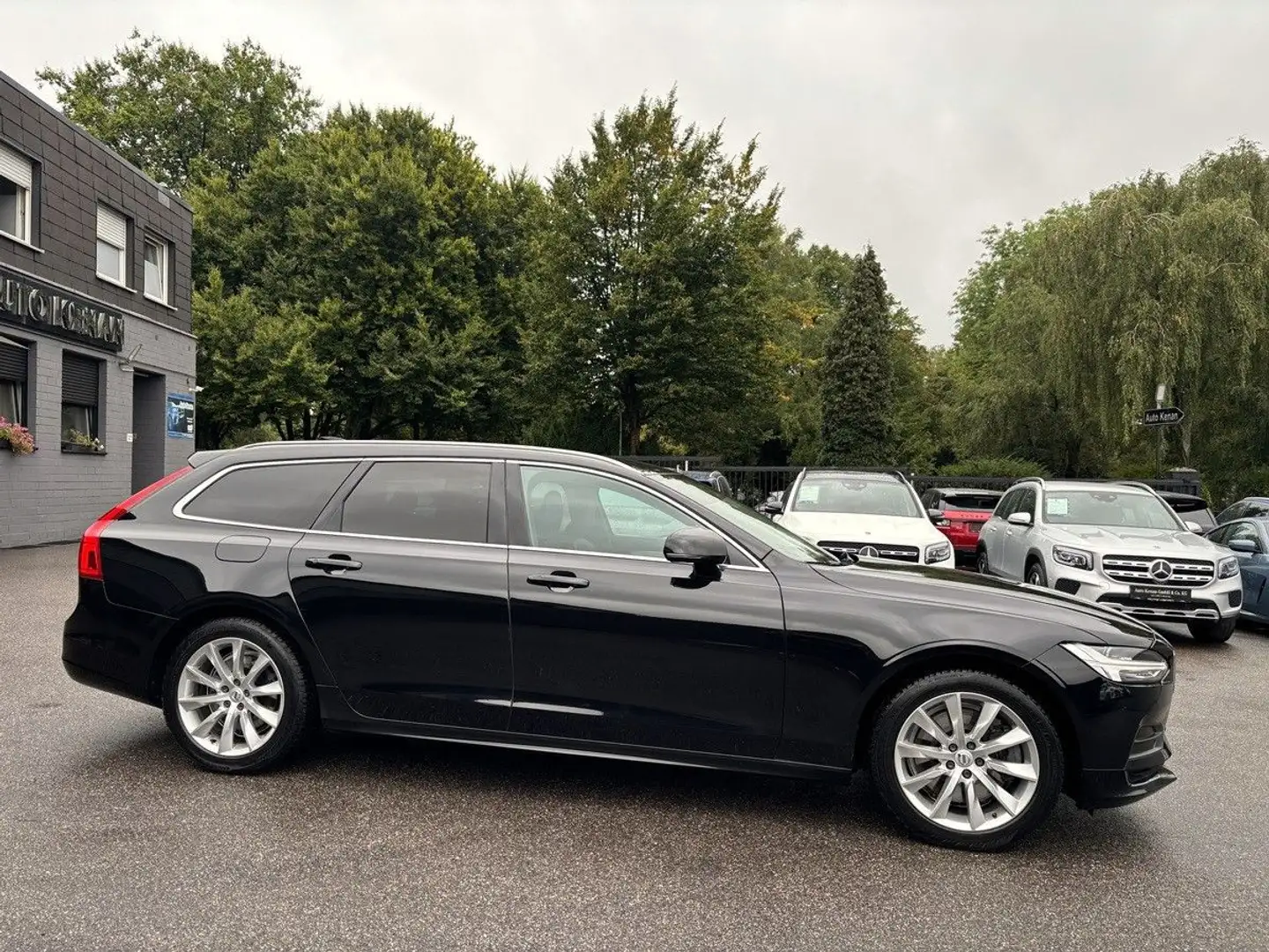 Volvo V90 Kombi T5 Momentum 1Hd/Navi/Leder/Kamera/LED Schwarz - 2