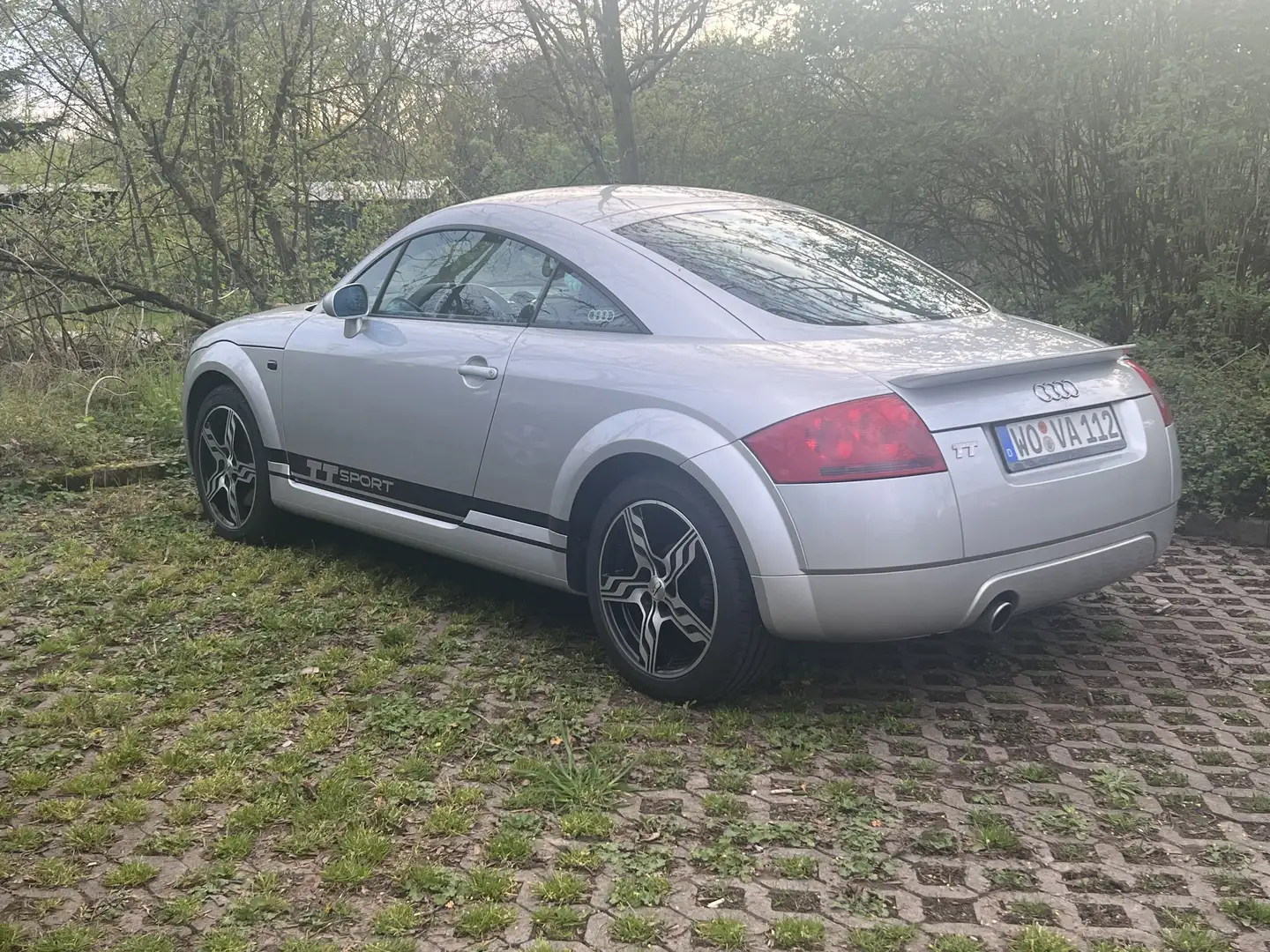 Audi TT 1.8 T Coupe (132kW) Šedá - 2