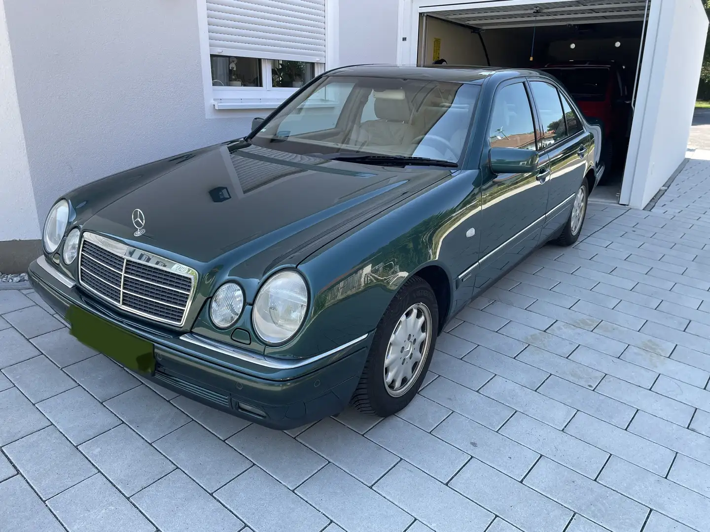 Mercedes-Benz E 200 Elegance - 2