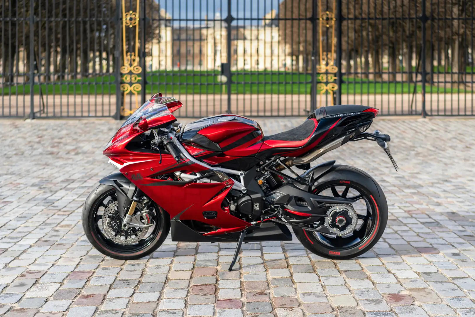 MV Agusta F4 1000 RC Lewis Hamilton n°24/44 - 99 km, signed Rouge - 2