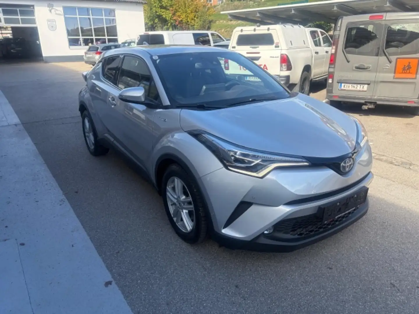 Toyota C-HR C-HR 1,8 HSD C-HIC Silber - 2