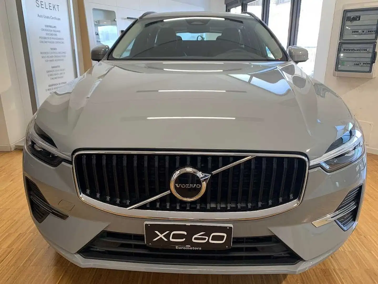 Volvo XC60 Core, B4 AWD Mild hybrid, Diesel Gris - 2