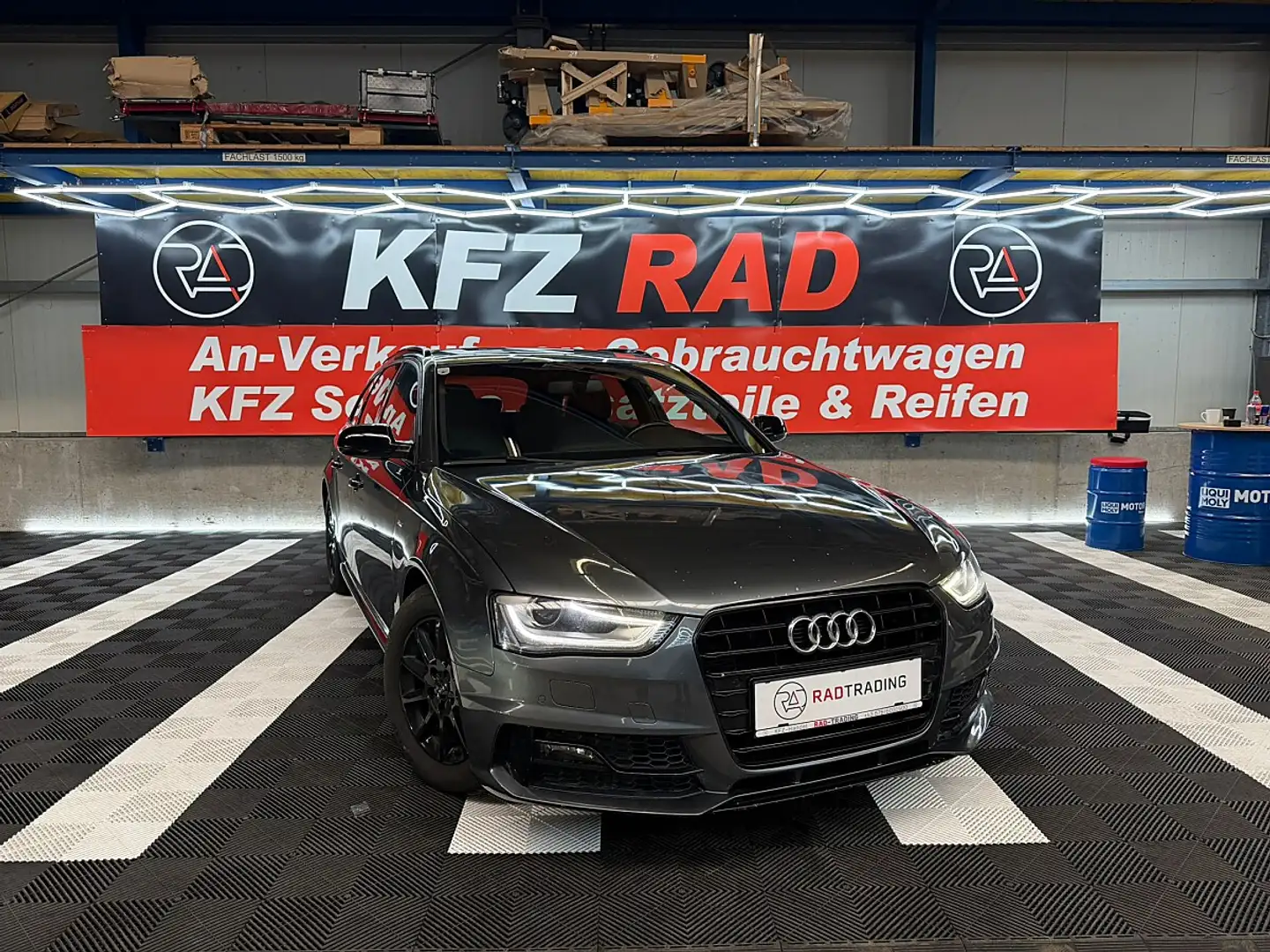 Audi A4 2,0 TDI S line Sportpaket plus Grau - 1