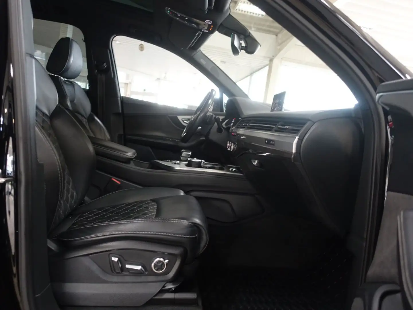Audi SQ7 4.0TDI V8; Keramik S-Sitz MTRX HUD AHK 7Sitz Negru - 1