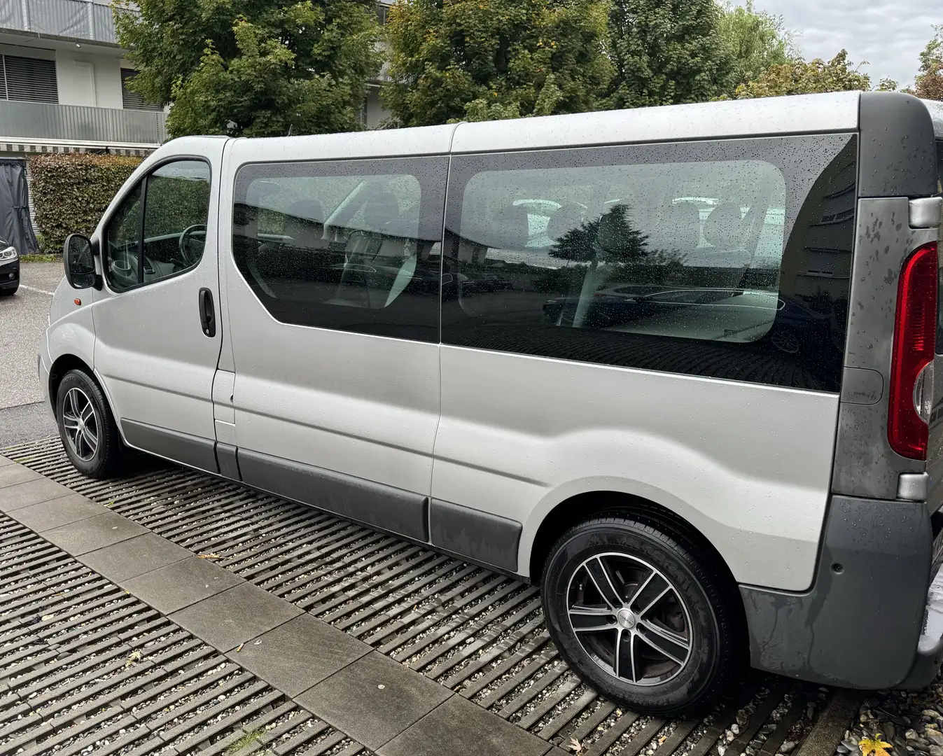 Opel Vivaro Combi L2H1 2,0 CDTI 2,9t (NEUER MOTOR) Silber - 2