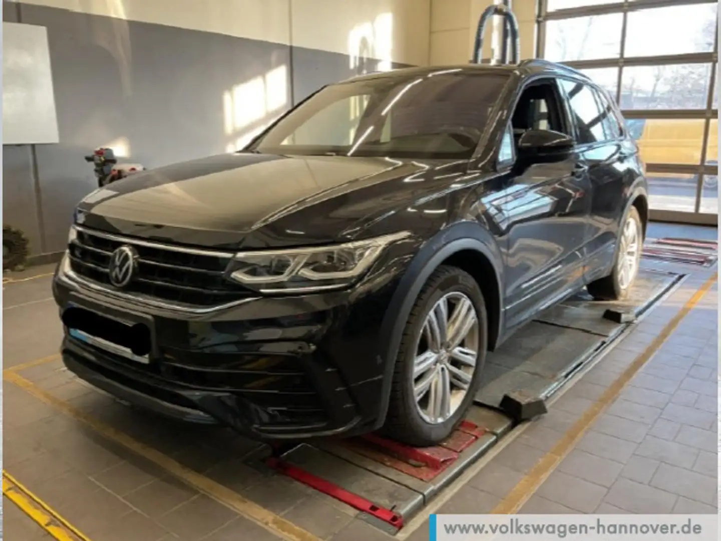 Volkswagen Tiguan 2.0 TDI DSG 4M R-Line Navi AHK Sthzg Kame Schwarz - 2