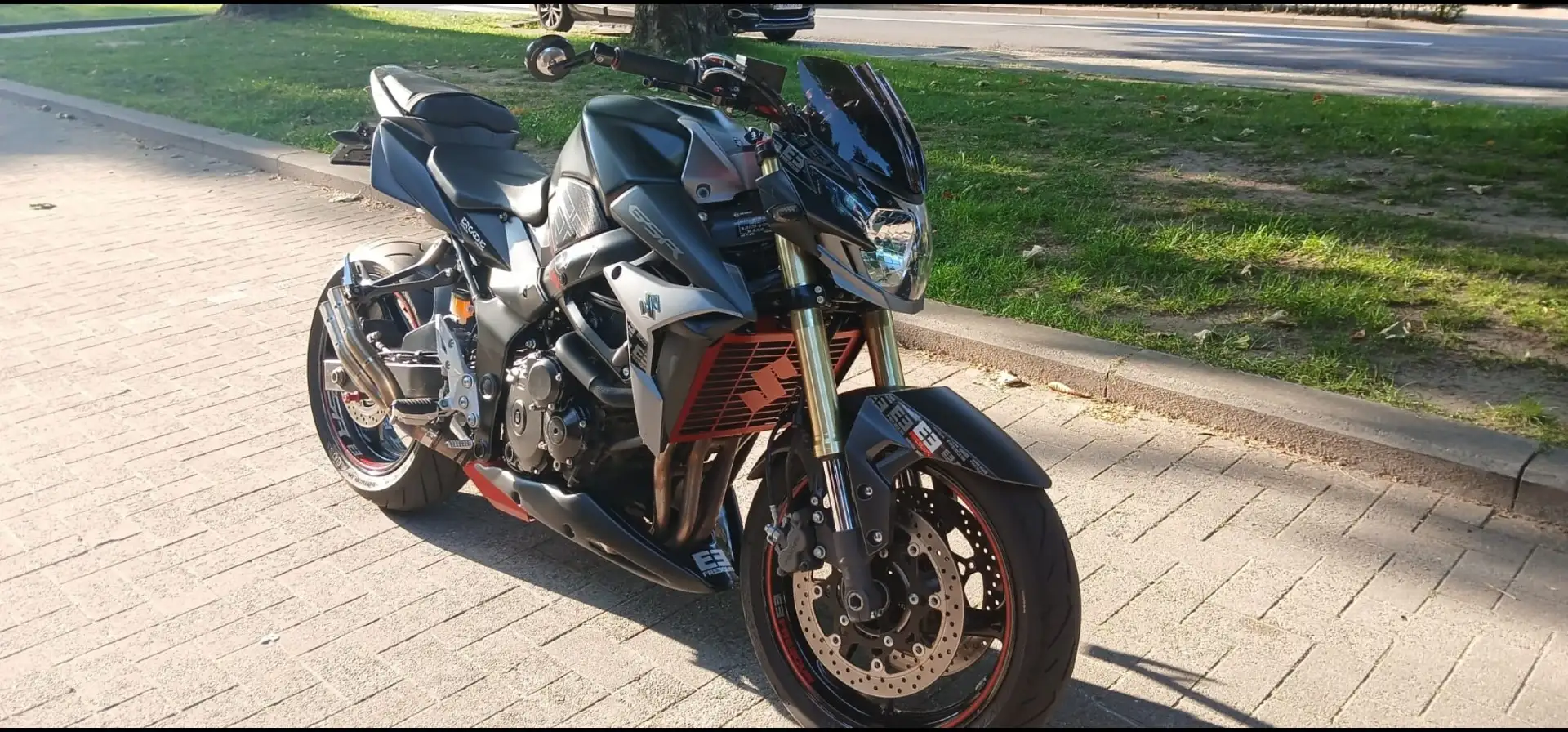 Suzuki GSR 750 matt black FREEGUN Noir - 2