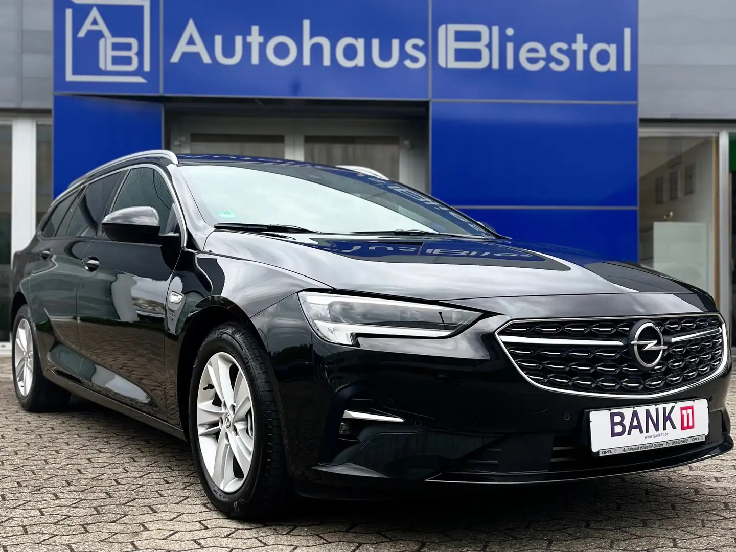Opel Insignia Elegance Schwarz - 2