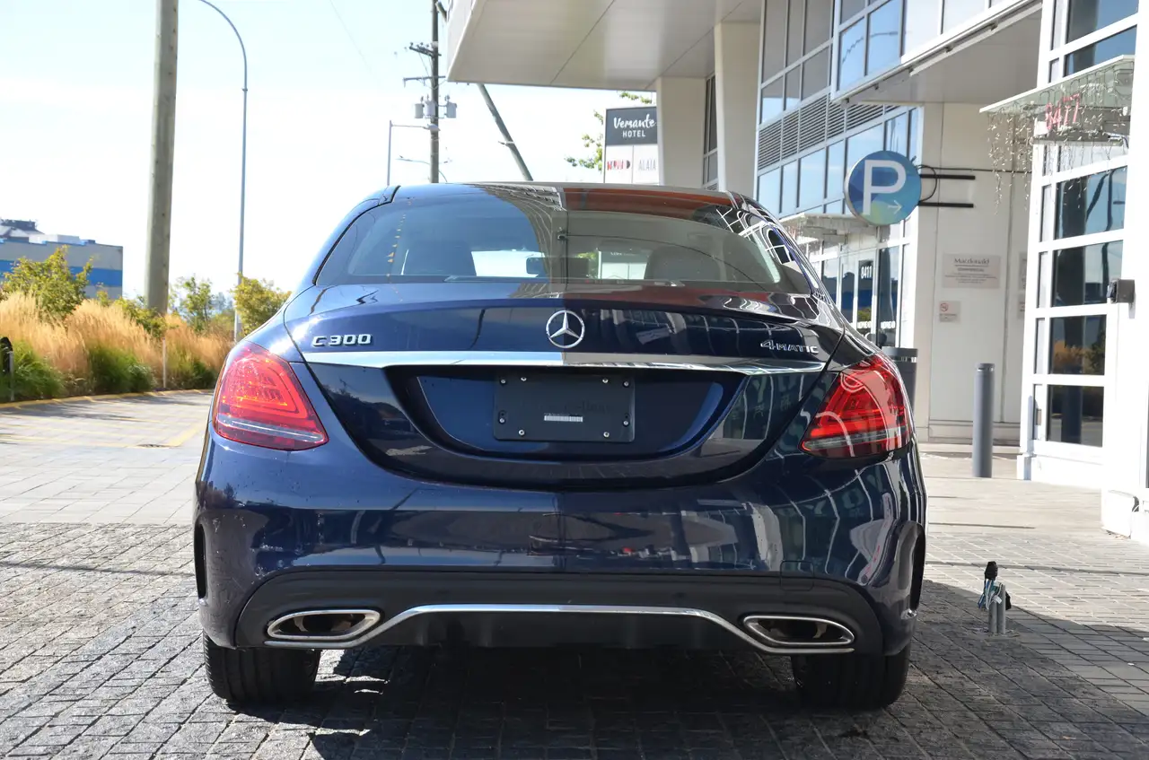 Mercedes-Benz C-Class снимка Mercedes-Benz C-Class