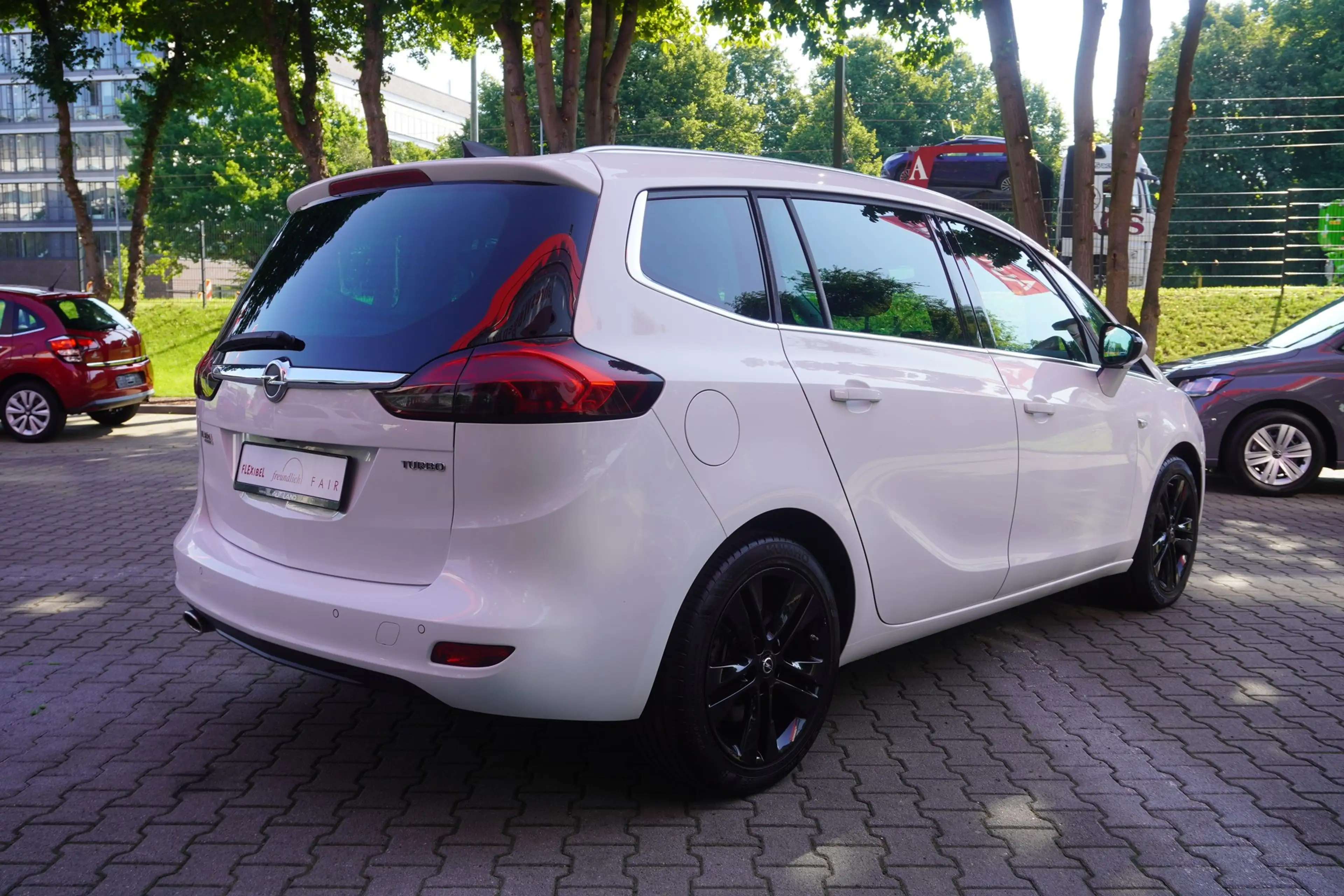 Opel Zafira Tourer 1.6 AHK Navi Kamera Sitzheizung — photo 6