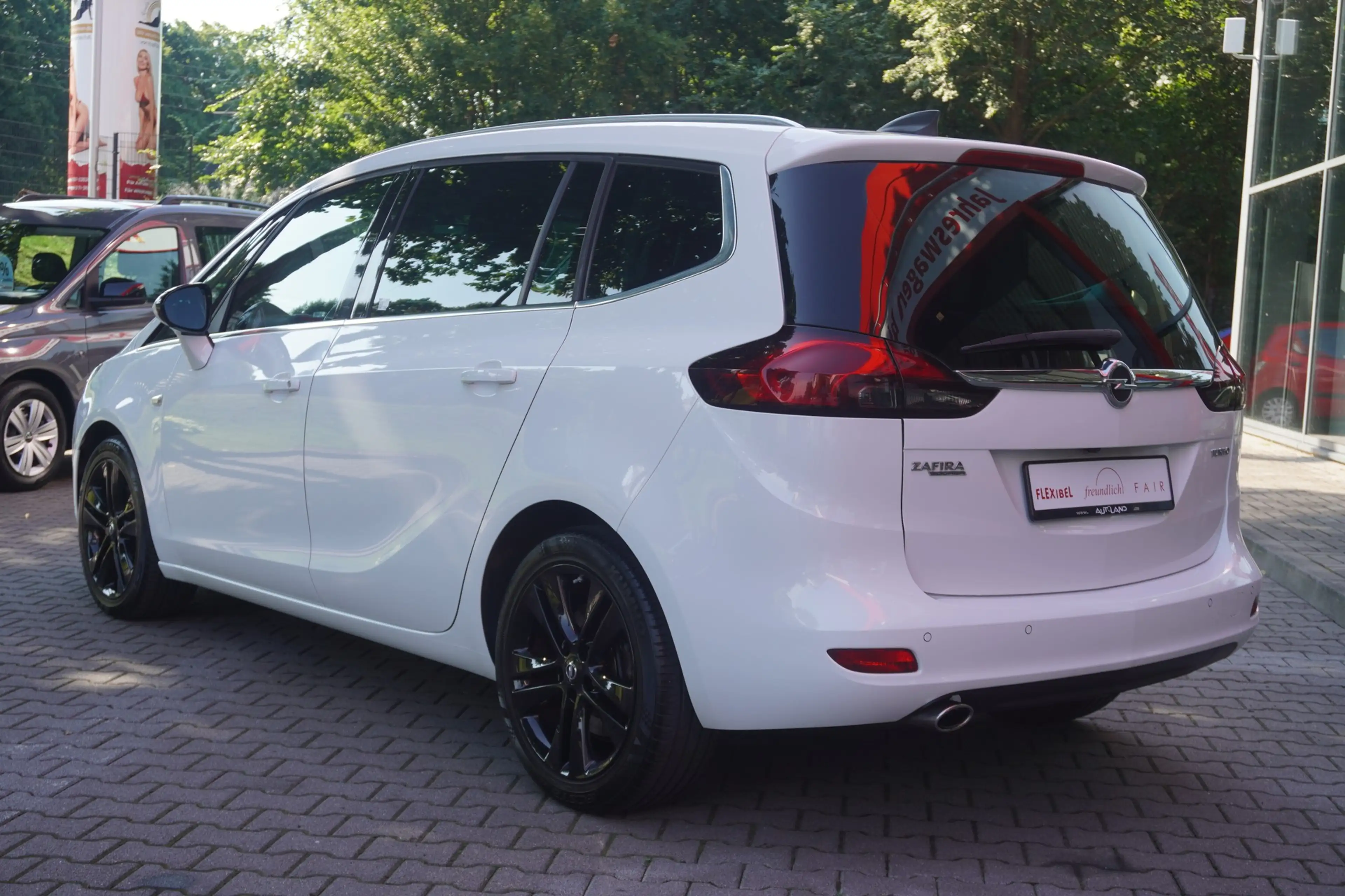 Opel Zafira Tourer 1.6 AHK Navi Kamera Sitzheizung — photo 8