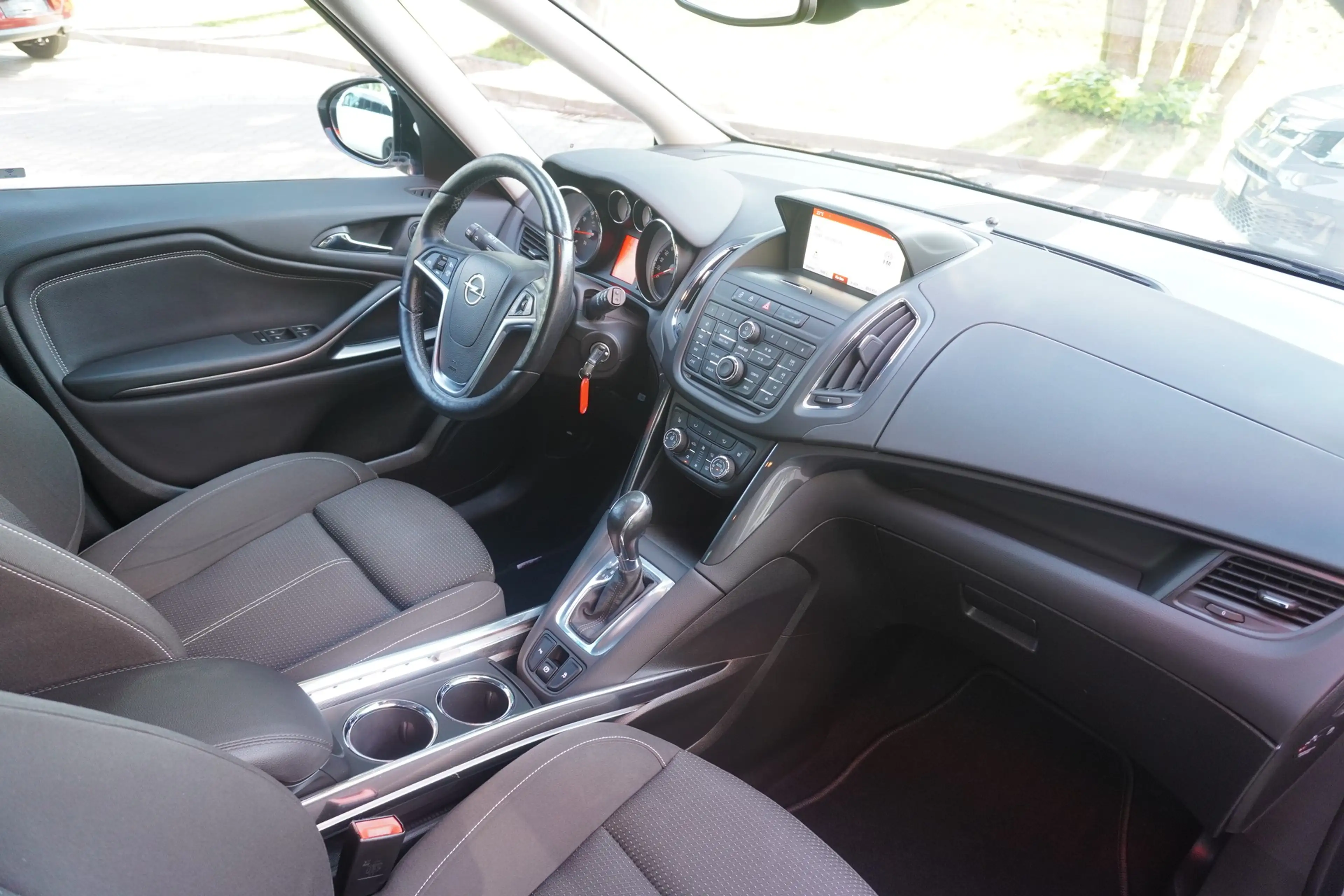 Opel Zafira Tourer 1.6 AHK Navi Kamera Sitzheizung — photo 13