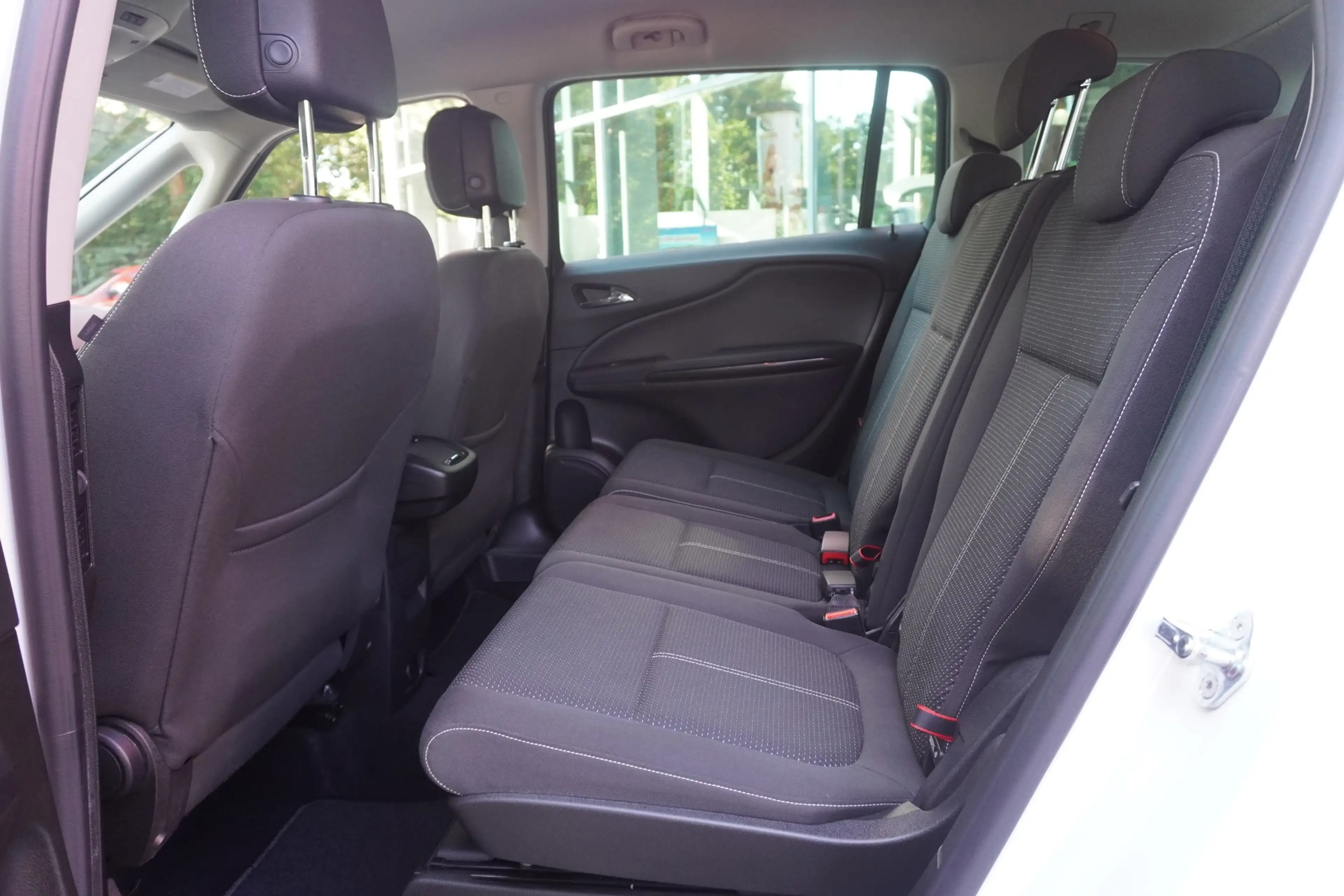 Opel Zafira Tourer 1.6 AHK Navi Kamera Sitzheizung — photo 12