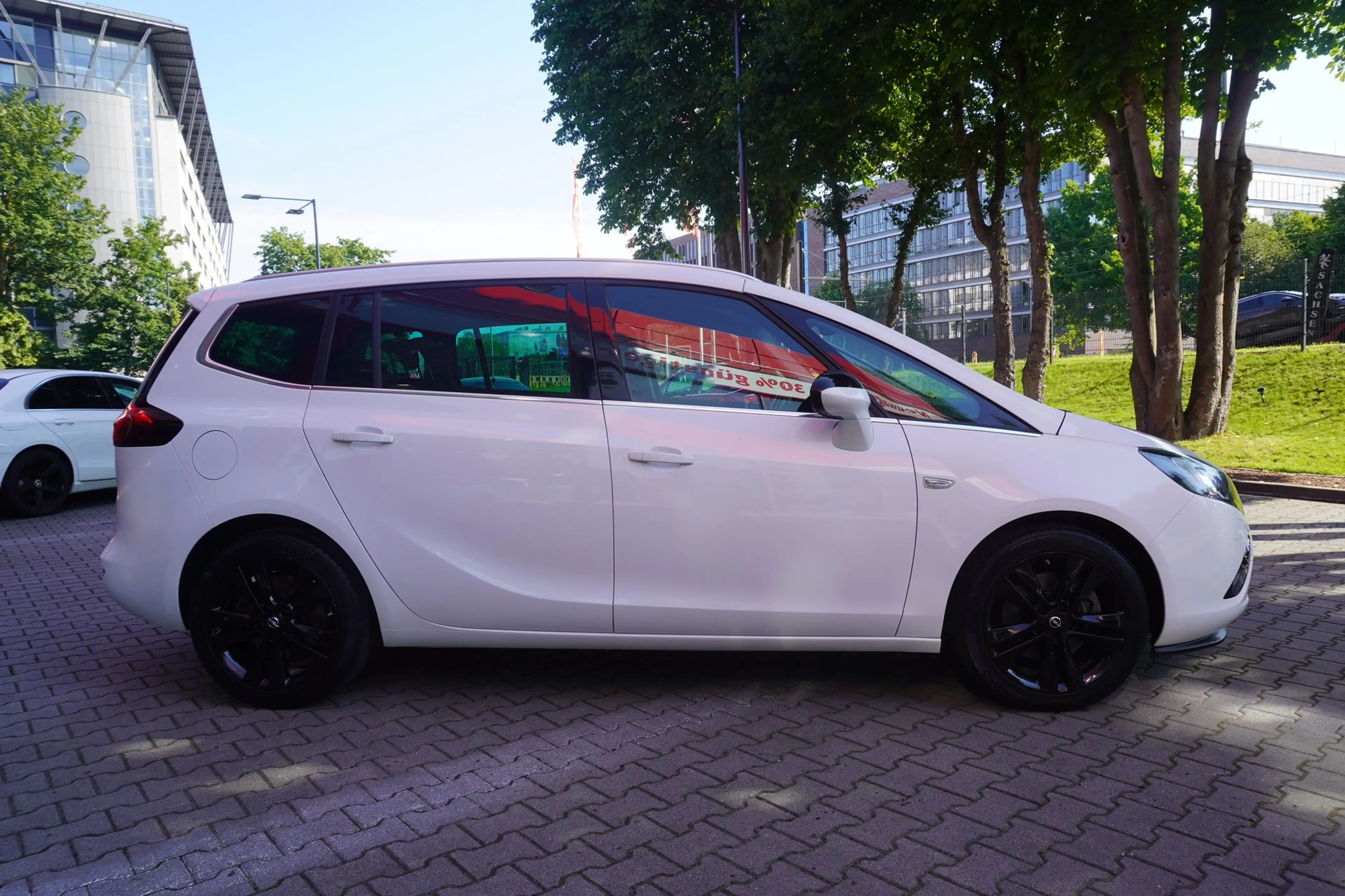 Opel Zafira Tourer 1.6 AHK Navi Kamera Sitzheizung — photo 5