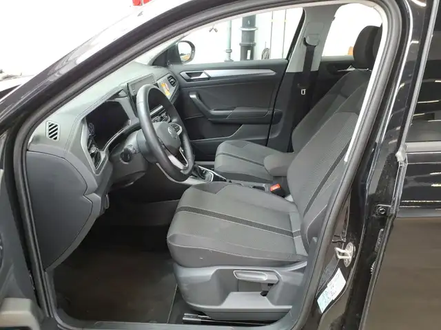Volkswagen T-Roc view 6