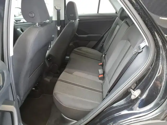 Volkswagen T-Roc view 7