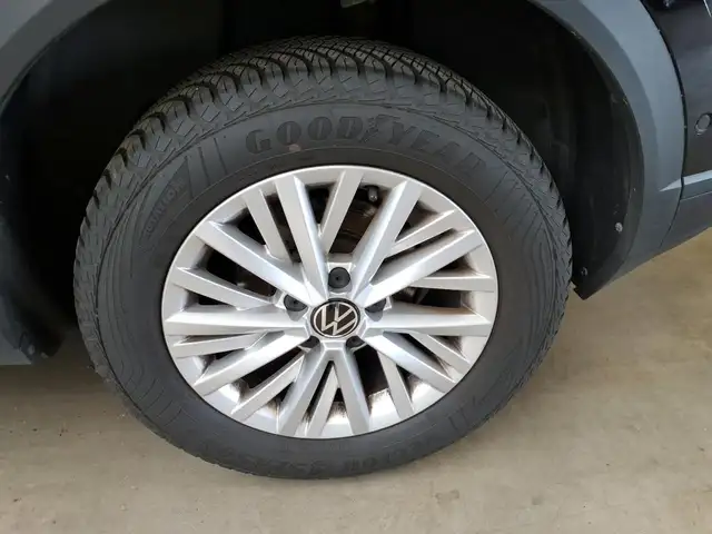 Volkswagen T-Roc view 8