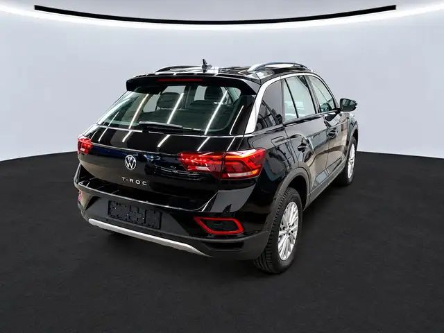 Volkswagen T-Roc view 4
