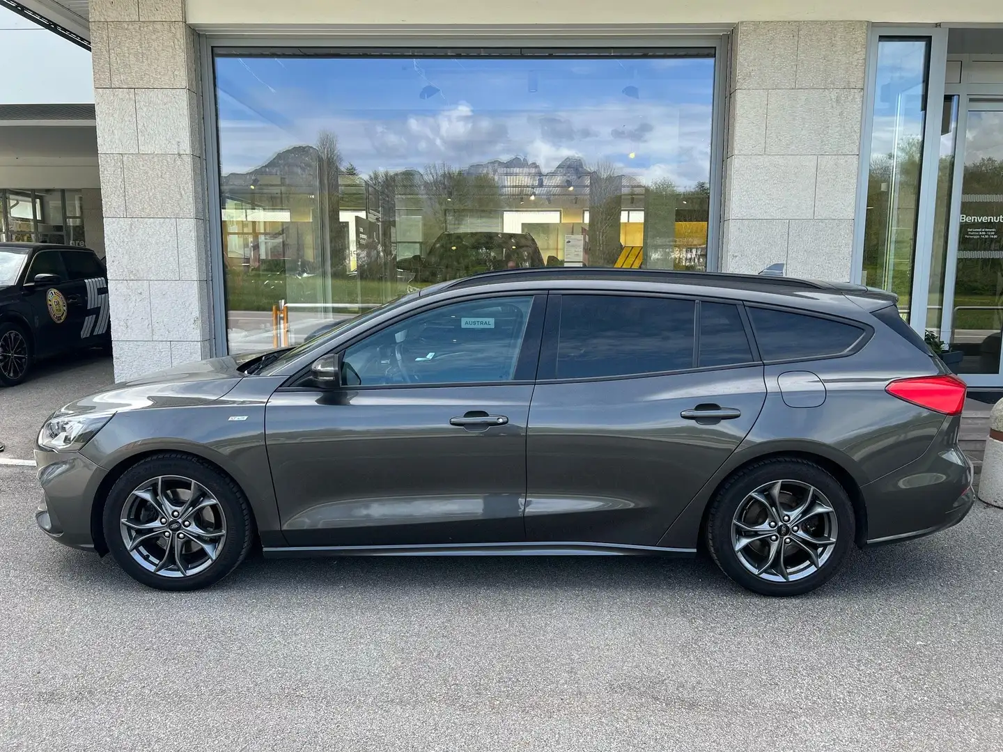Ford Focus Focus SW 1.5 ecoblue ST-Line 120cv auto Grigio - 1