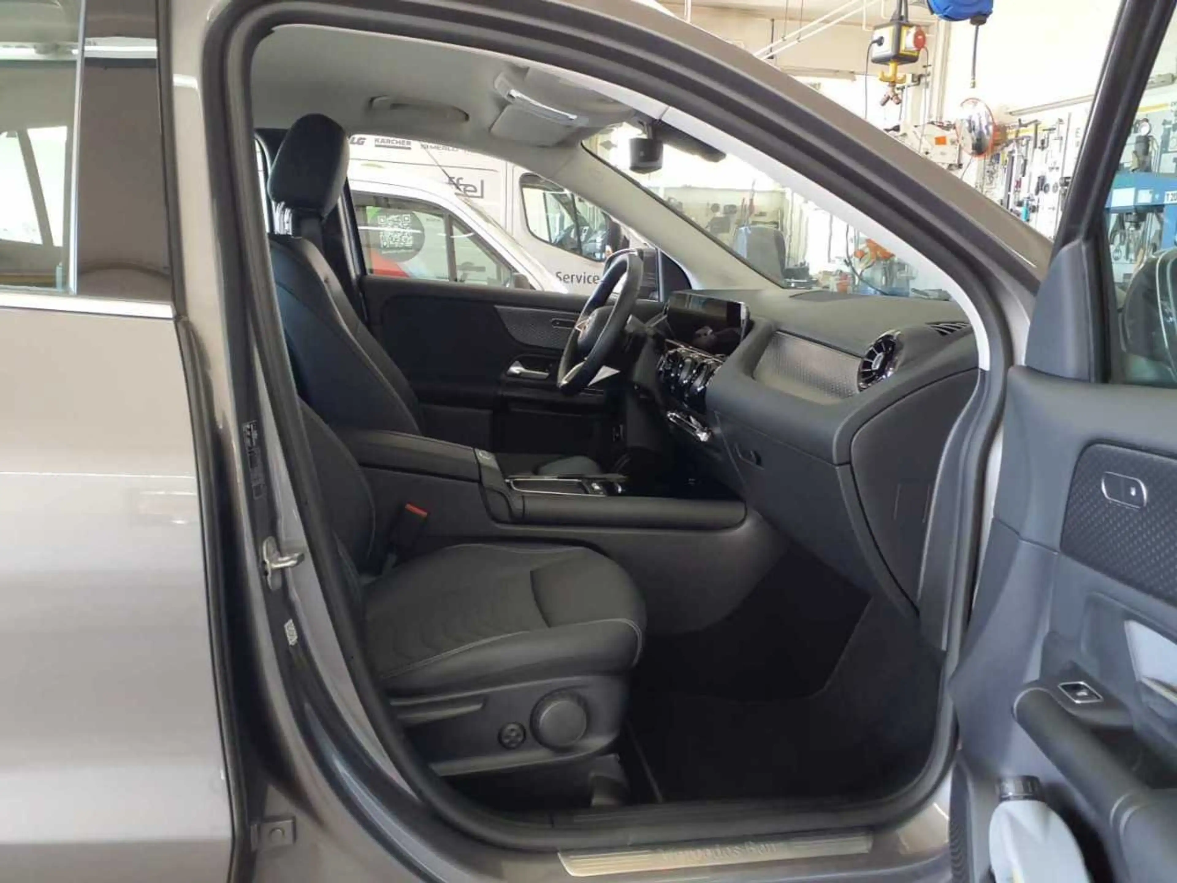 Mercedes-Benz GLA 180 d El.Heckkl. Key LED Lane Navi RKam AUT — photo 9