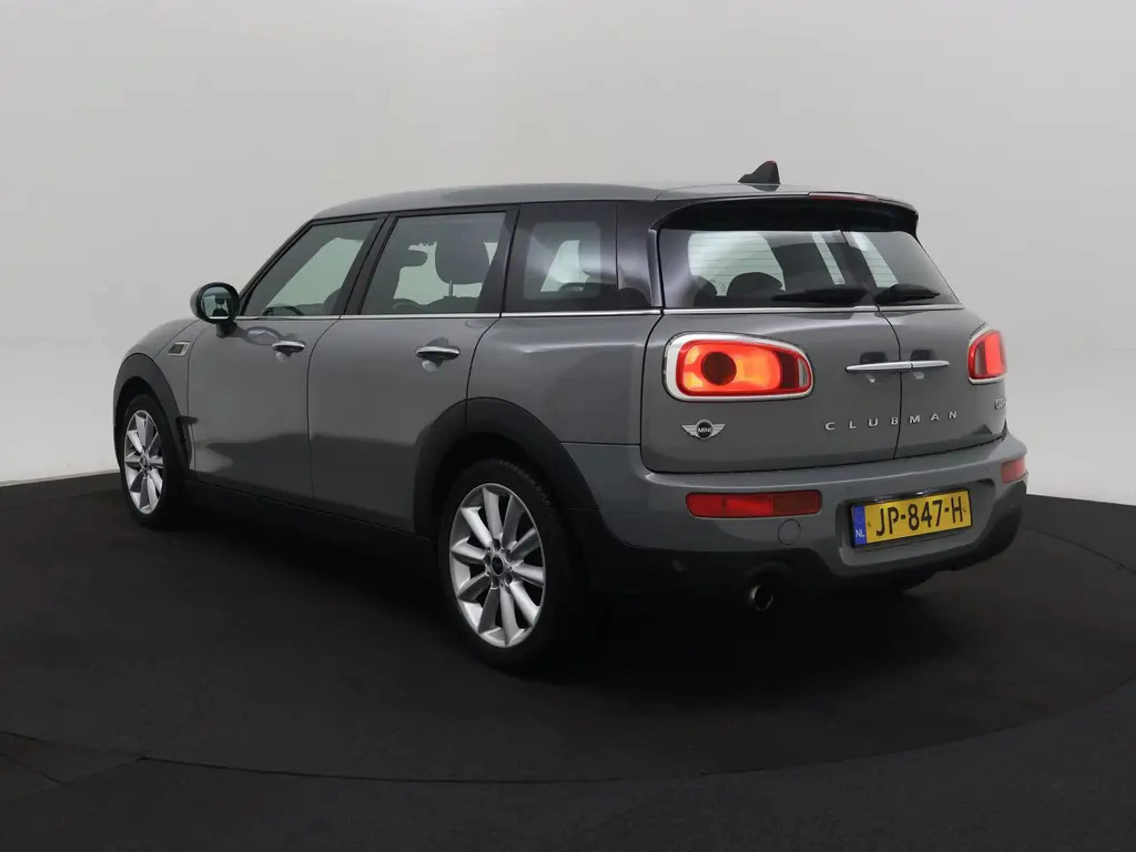 MINI Cooper Clubman 1.5 Business — photo 2