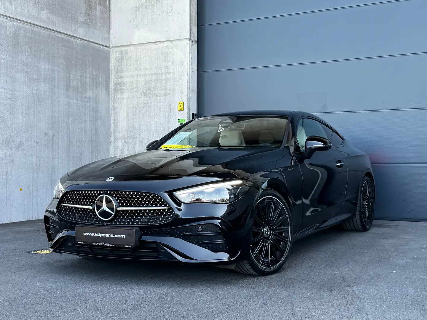 Mercedes-Benz CLE 200 AMG NIGHT PANO BURMESTER 20'' LEDER DIGITAL LIGHT Noir - 2