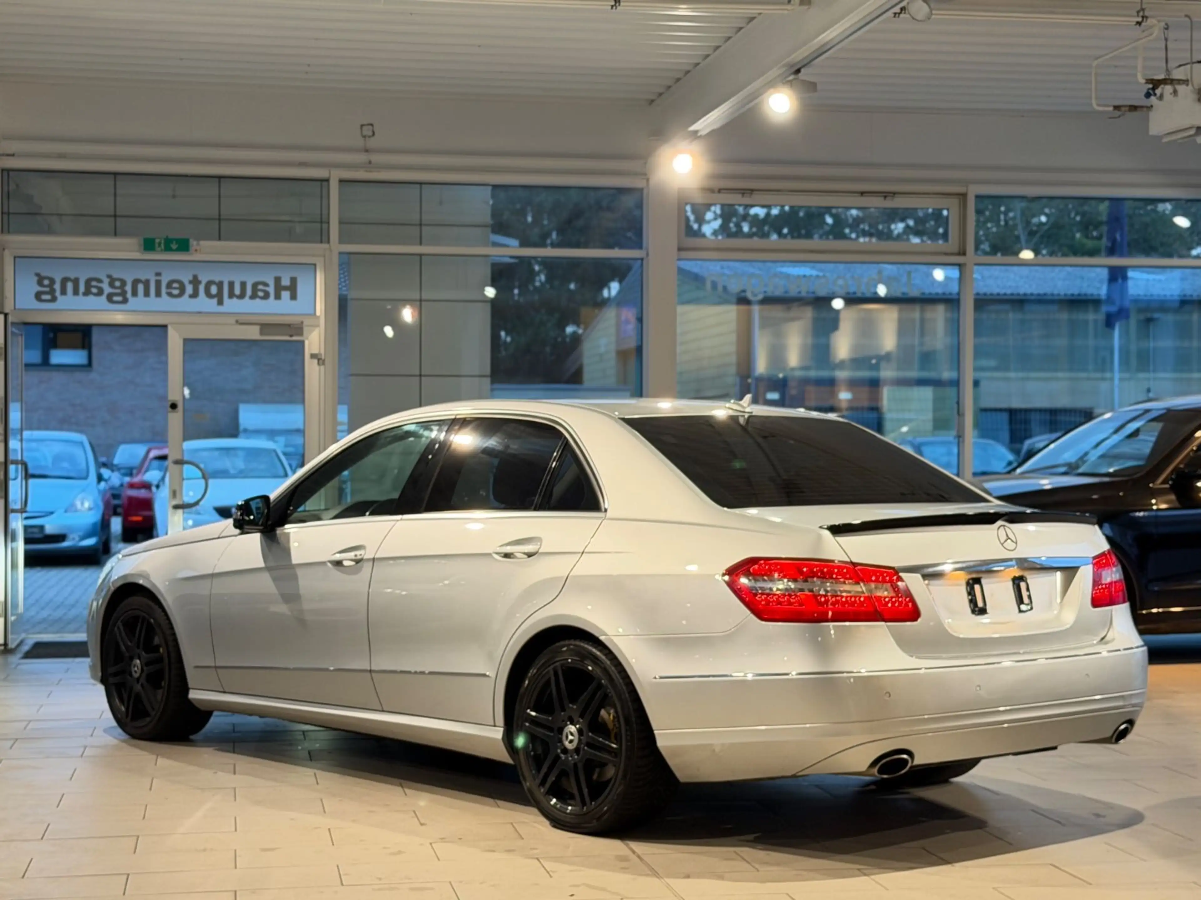Mercedes-Benz E 350 E Limousine E 350 CGI BlueEfficiency*NAVI* — photo 4