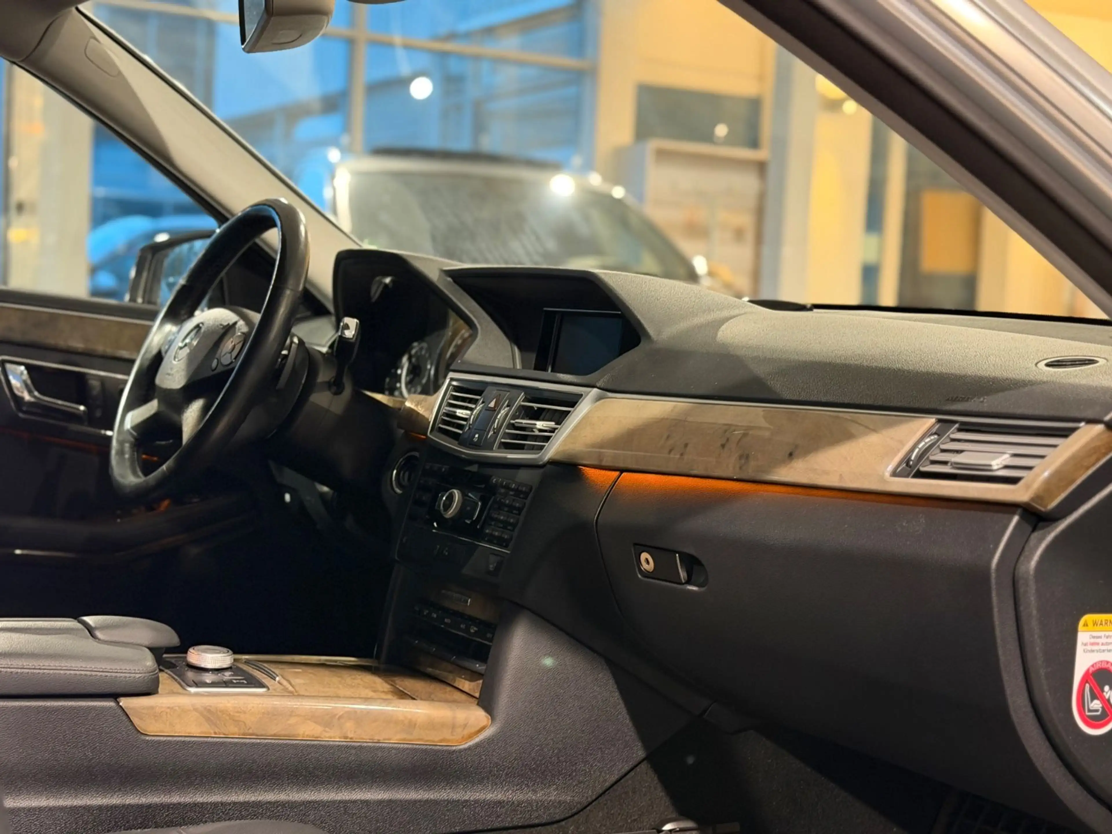 Mercedes-Benz E 350 E Limousine E 350 CGI BlueEfficiency*NAVI* — photo 15