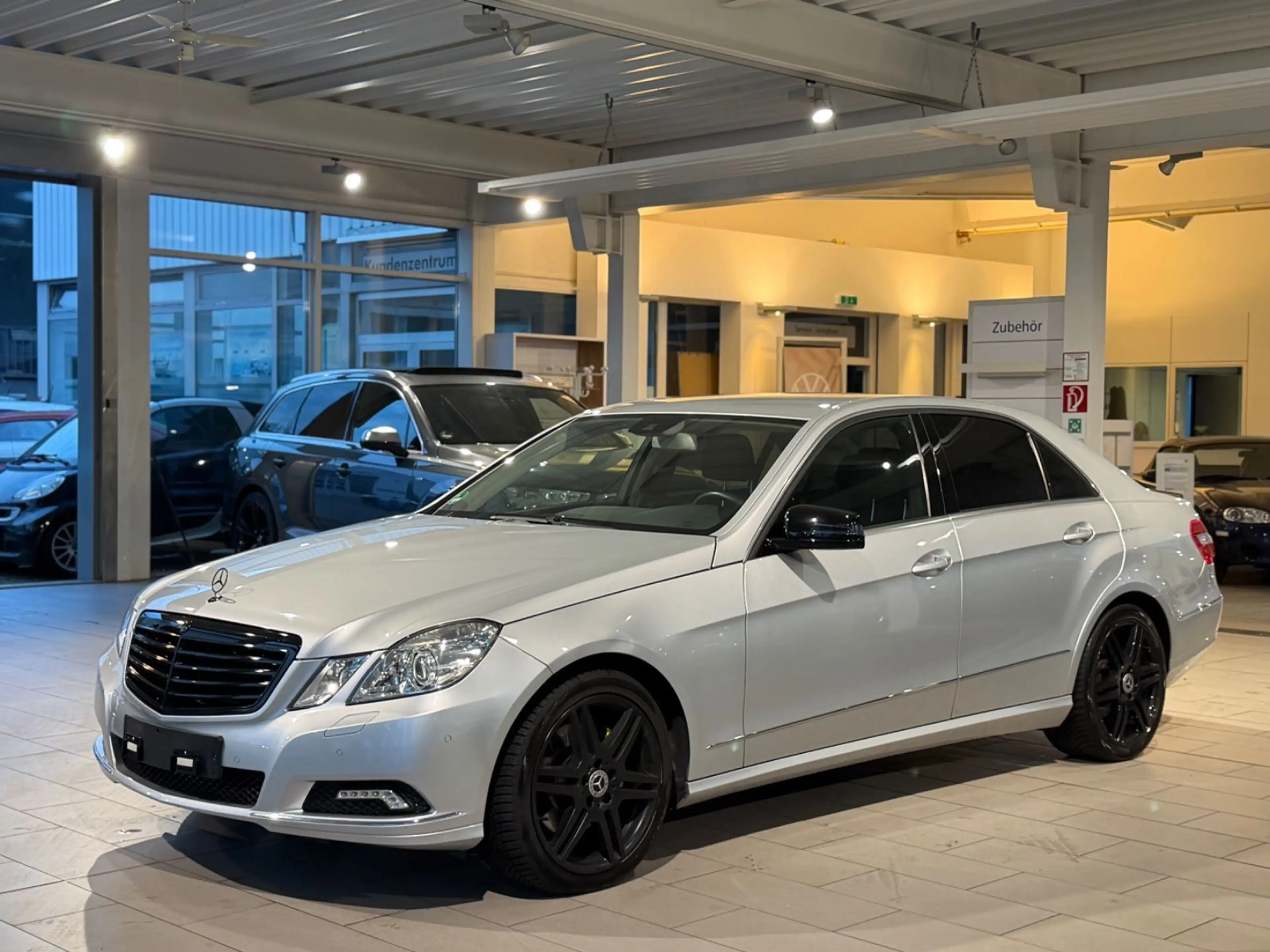 Mercedes-Benz E 350 E Limousine E 350 CGI BlueEfficiency*NAVI*