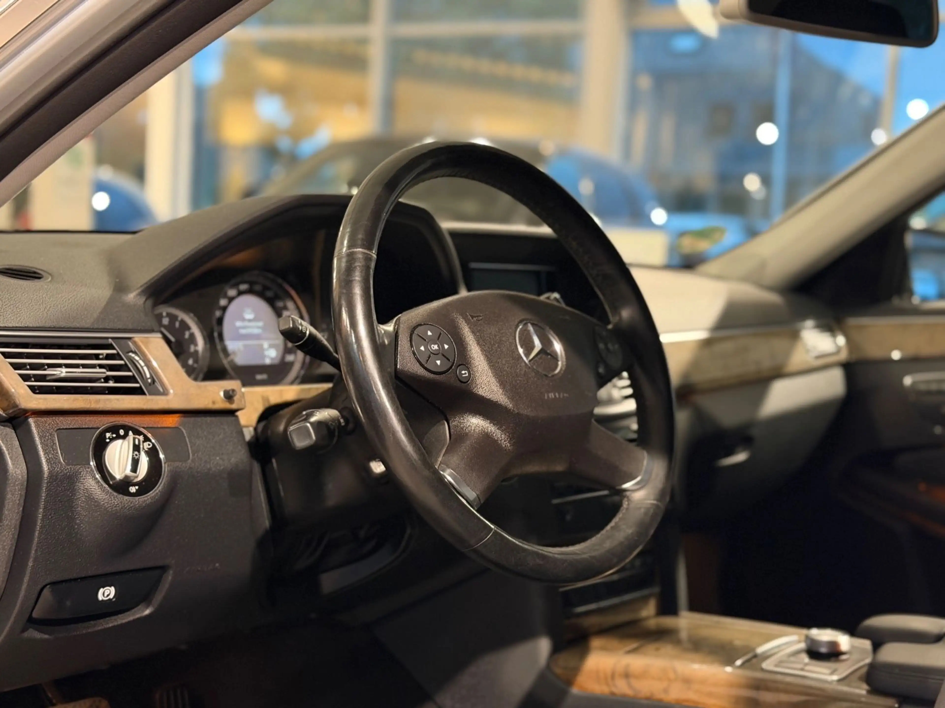 Mercedes-Benz E 350 E Limousine E 350 CGI BlueEfficiency*NAVI* — photo 13