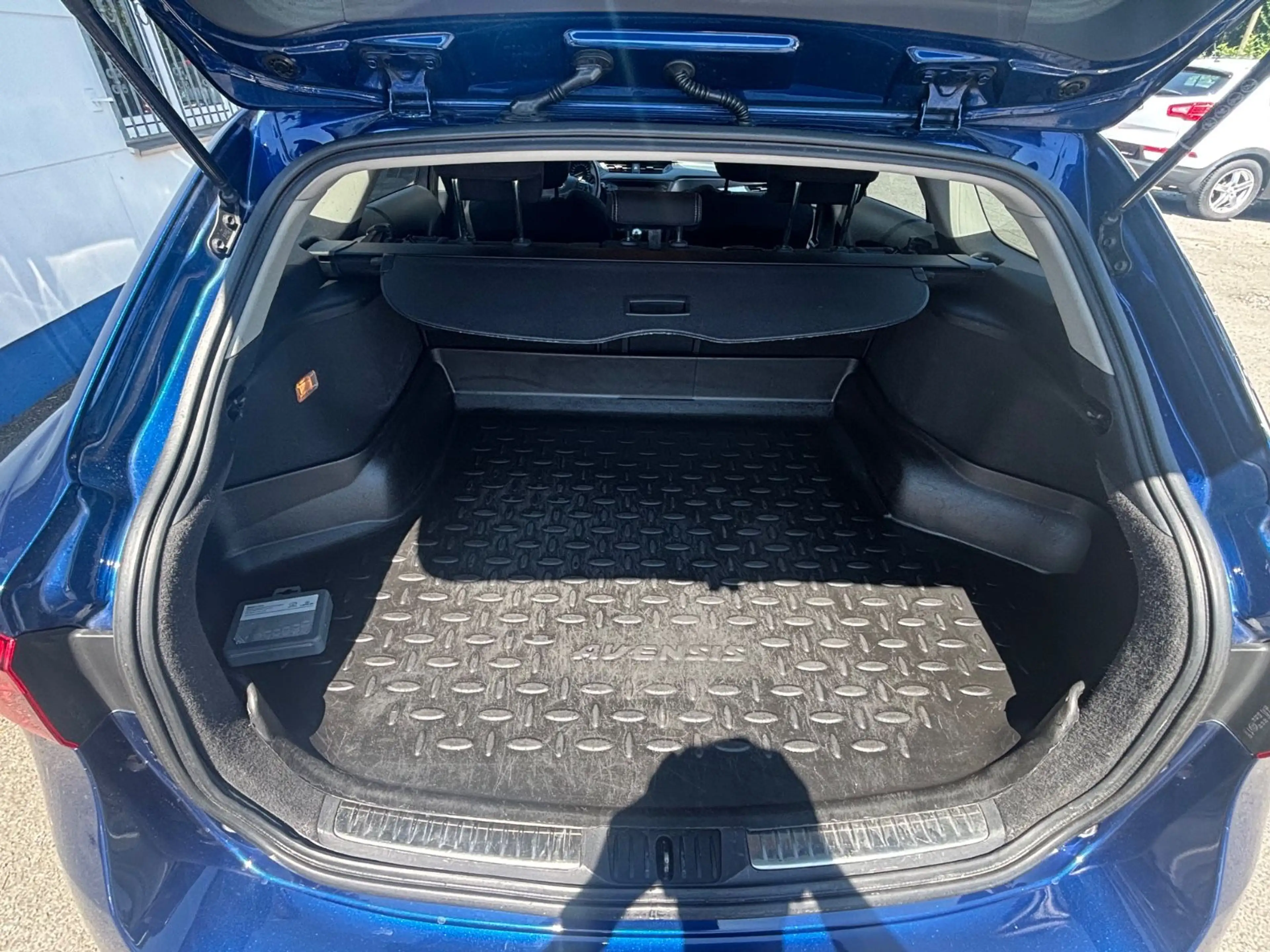 Toyota Avensis Sports Edition-S *KAM*STH*NAVI*AHK — photo 6