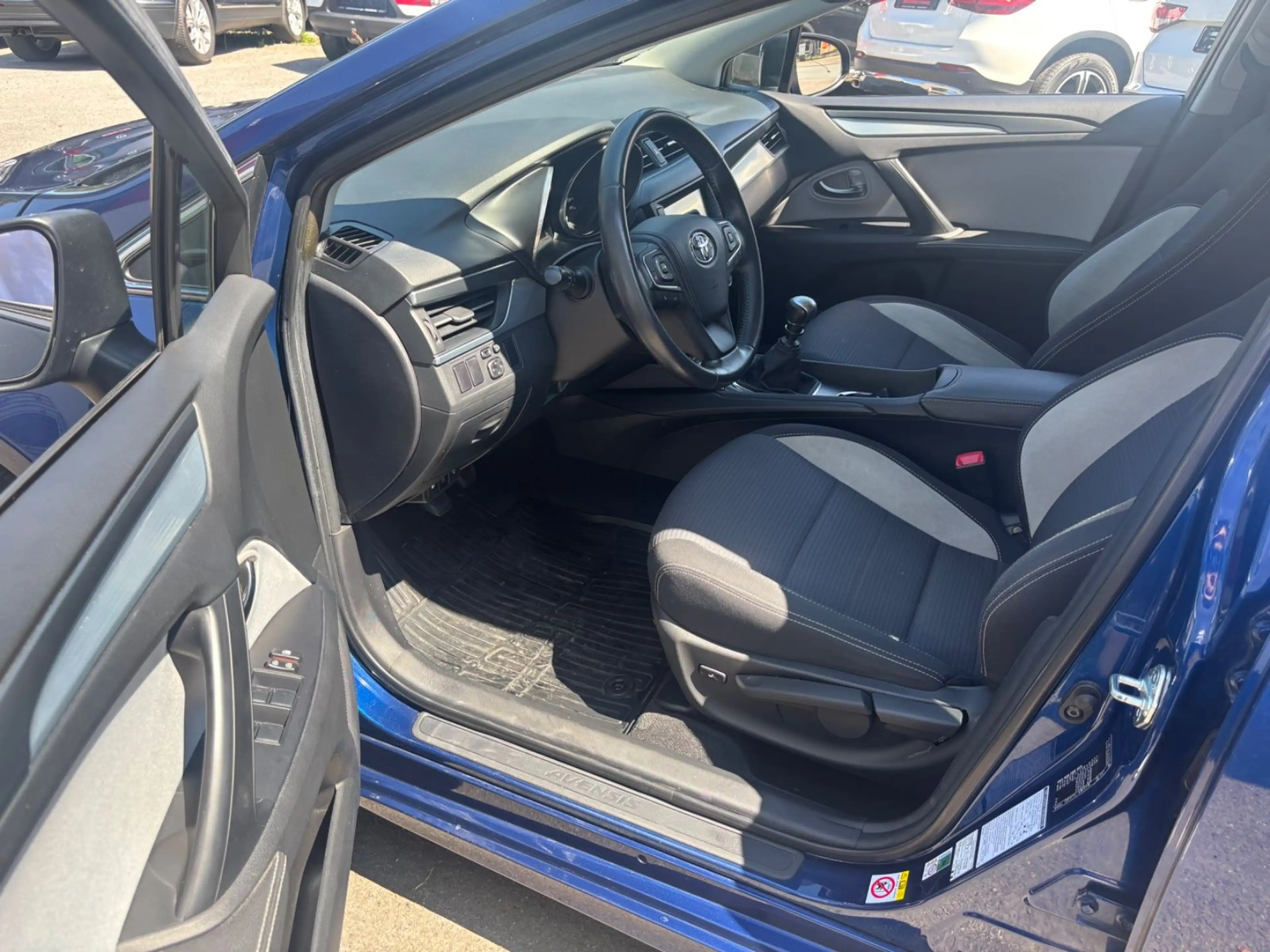 Toyota Avensis Sports Edition-S *KAM*STH*NAVI*AHK — photo 8