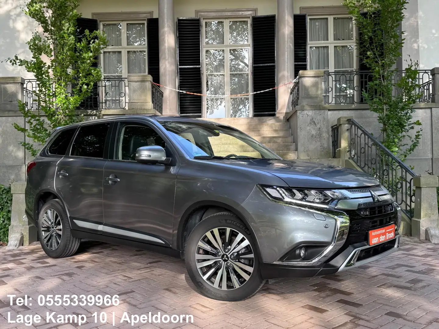 Mitsubishi Outlander 2.0 2WD Limited+ 7P Automaat Navi Xenon Leder 360C Grijs - 1