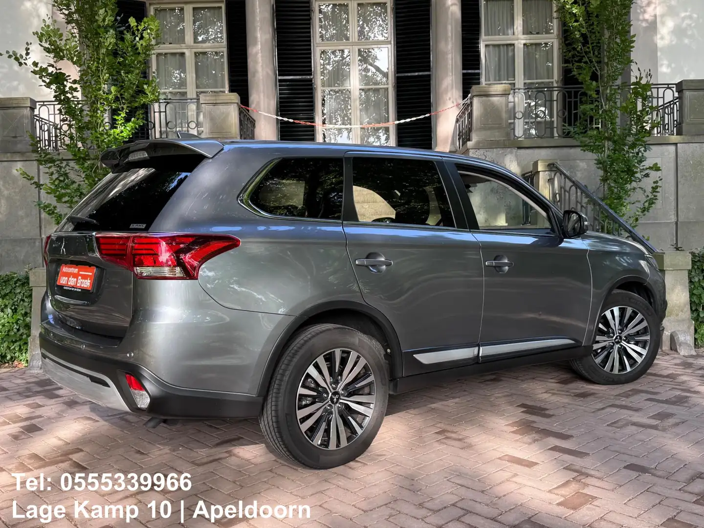 Mitsubishi Outlander 2.0 2WD Limited+ 7P Automaat Navi Xenon Leder 360C Grijs - 2