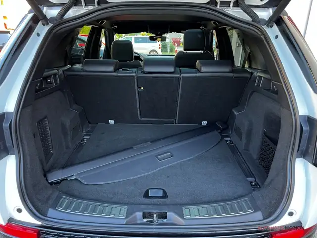 Land Rover Discovery Sport view 14