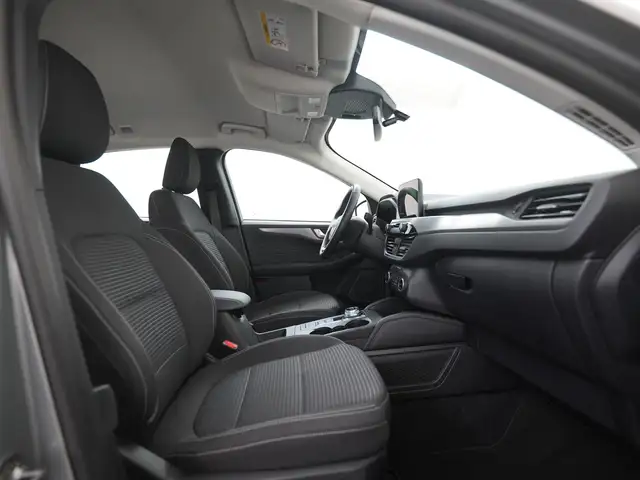 Ford Kuga view 3