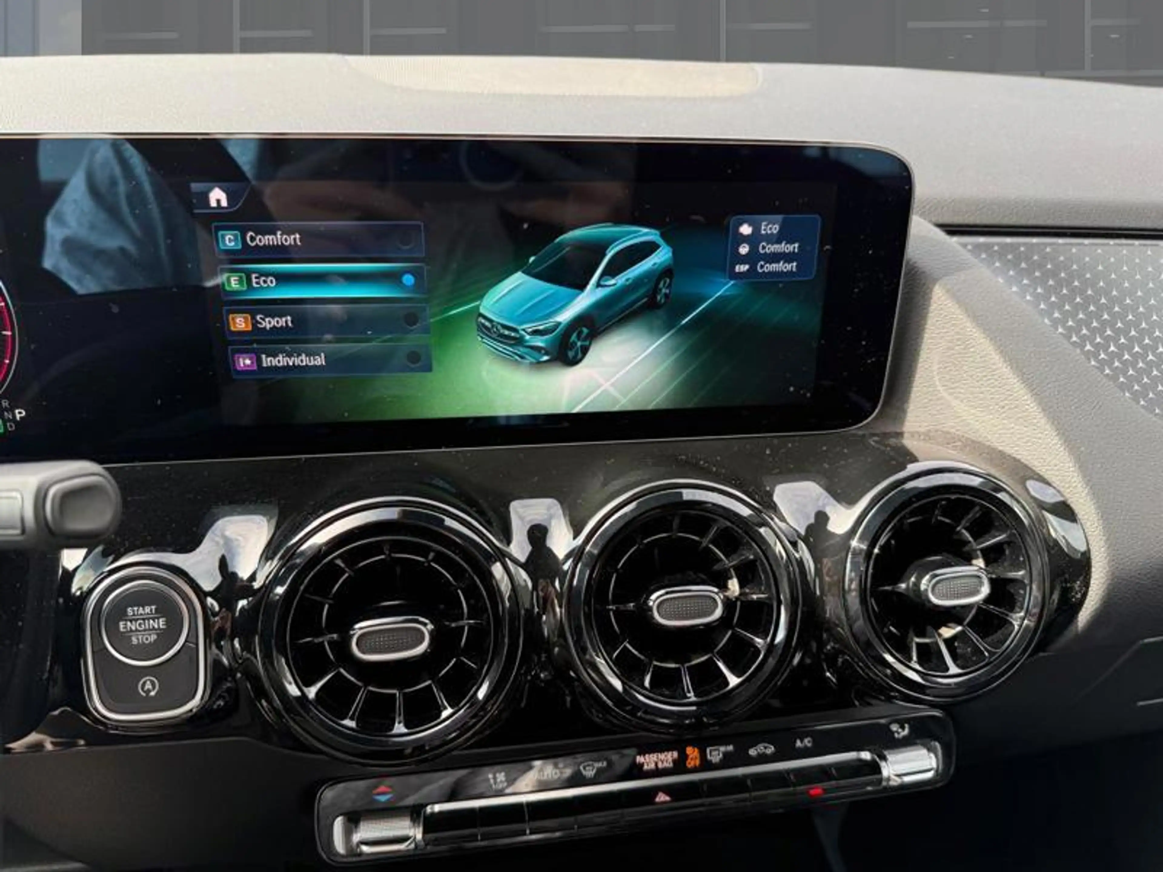 Mercedes-Benz GLA 180 Business Line — photo 11