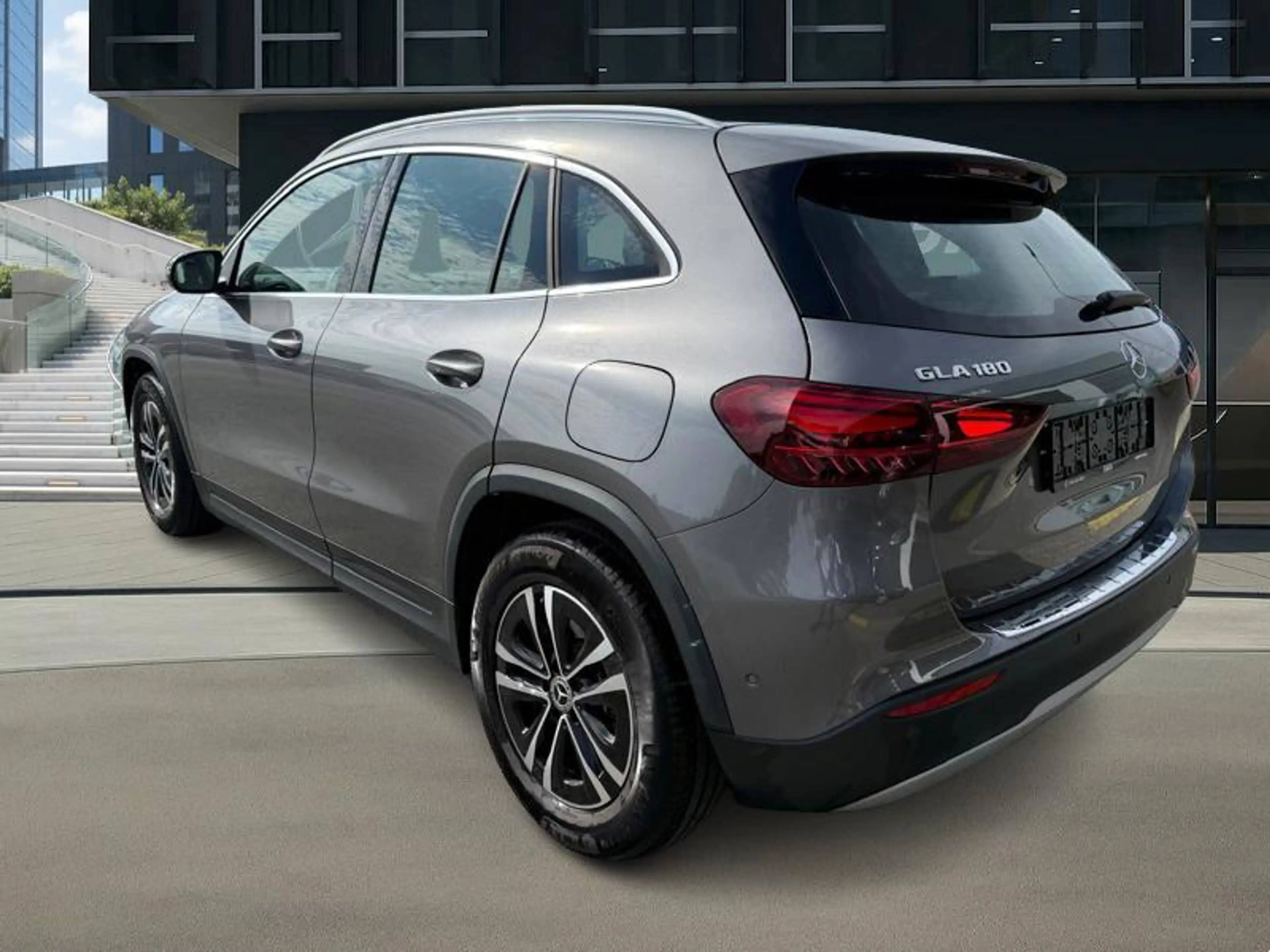 Mercedes-Benz GLA 180 Business Line — photo 5