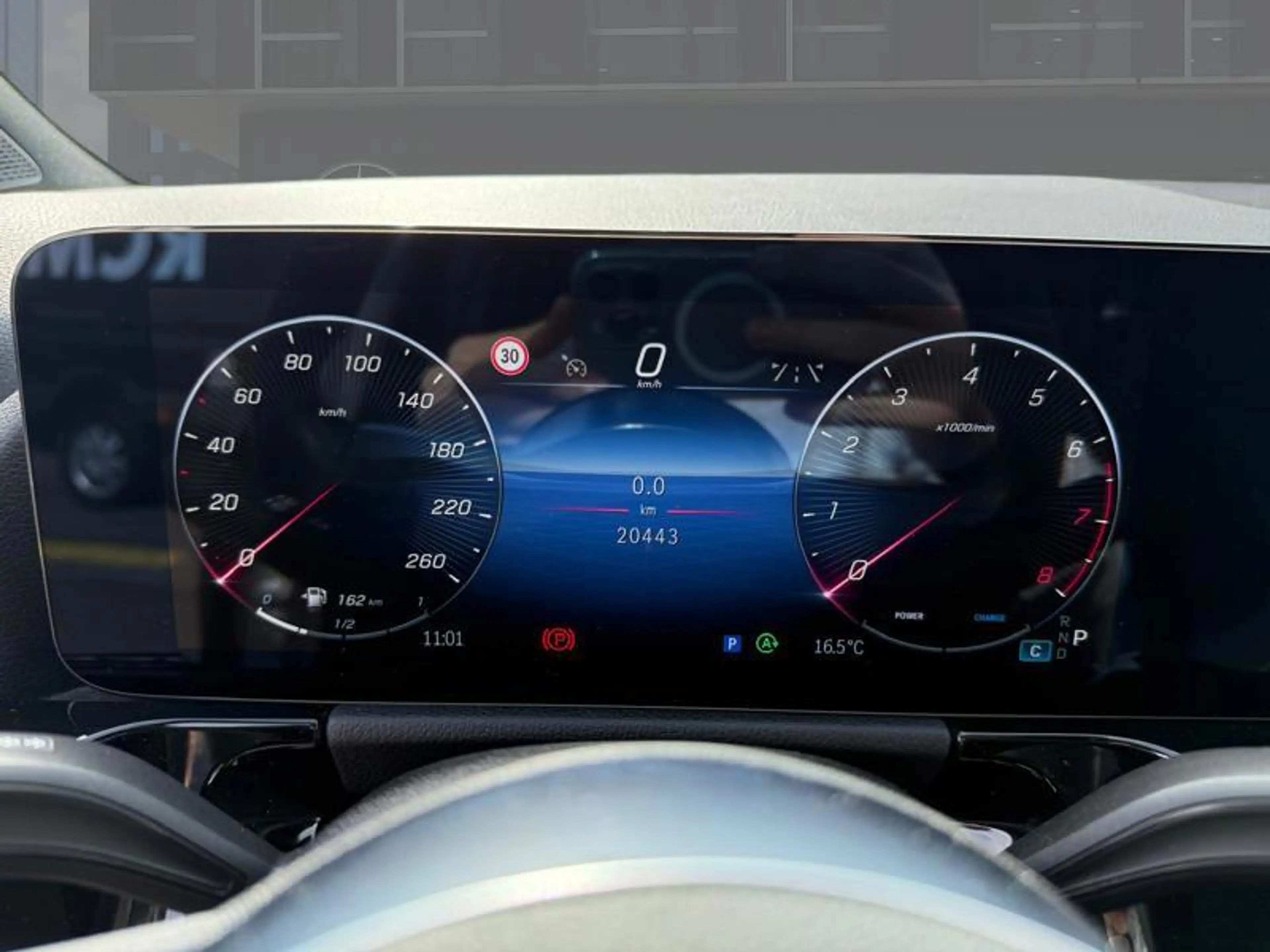 Mercedes-Benz GLA 180 Business Line — photo 9